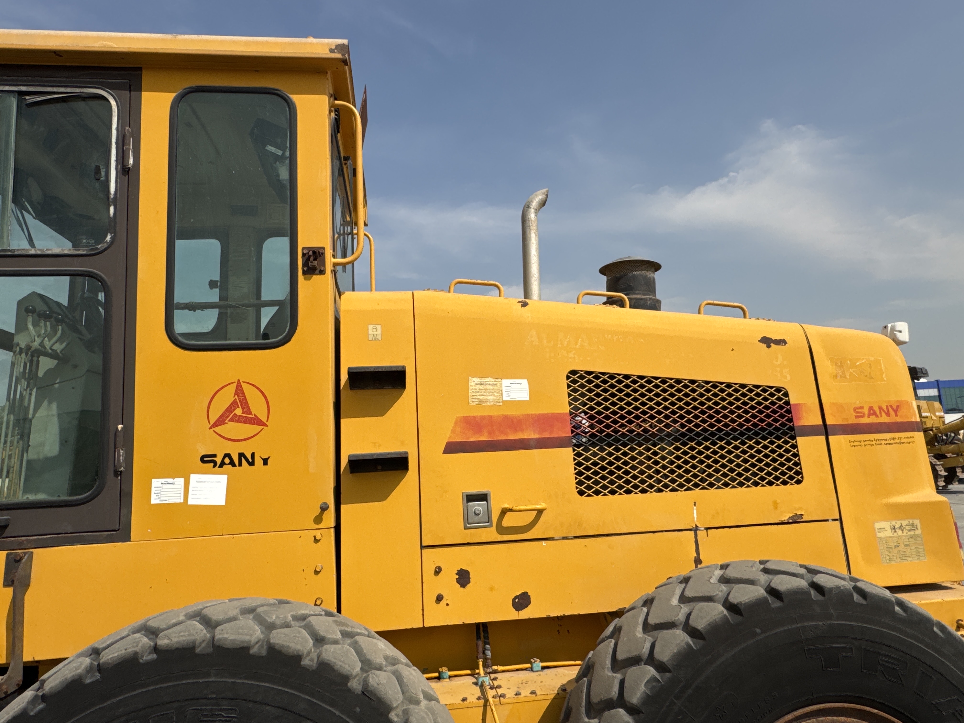 MGG-002-Sany-PQ190-IIA-Motor-graders-inspection-Structure-Sheet-metal-(fiberglass)-2