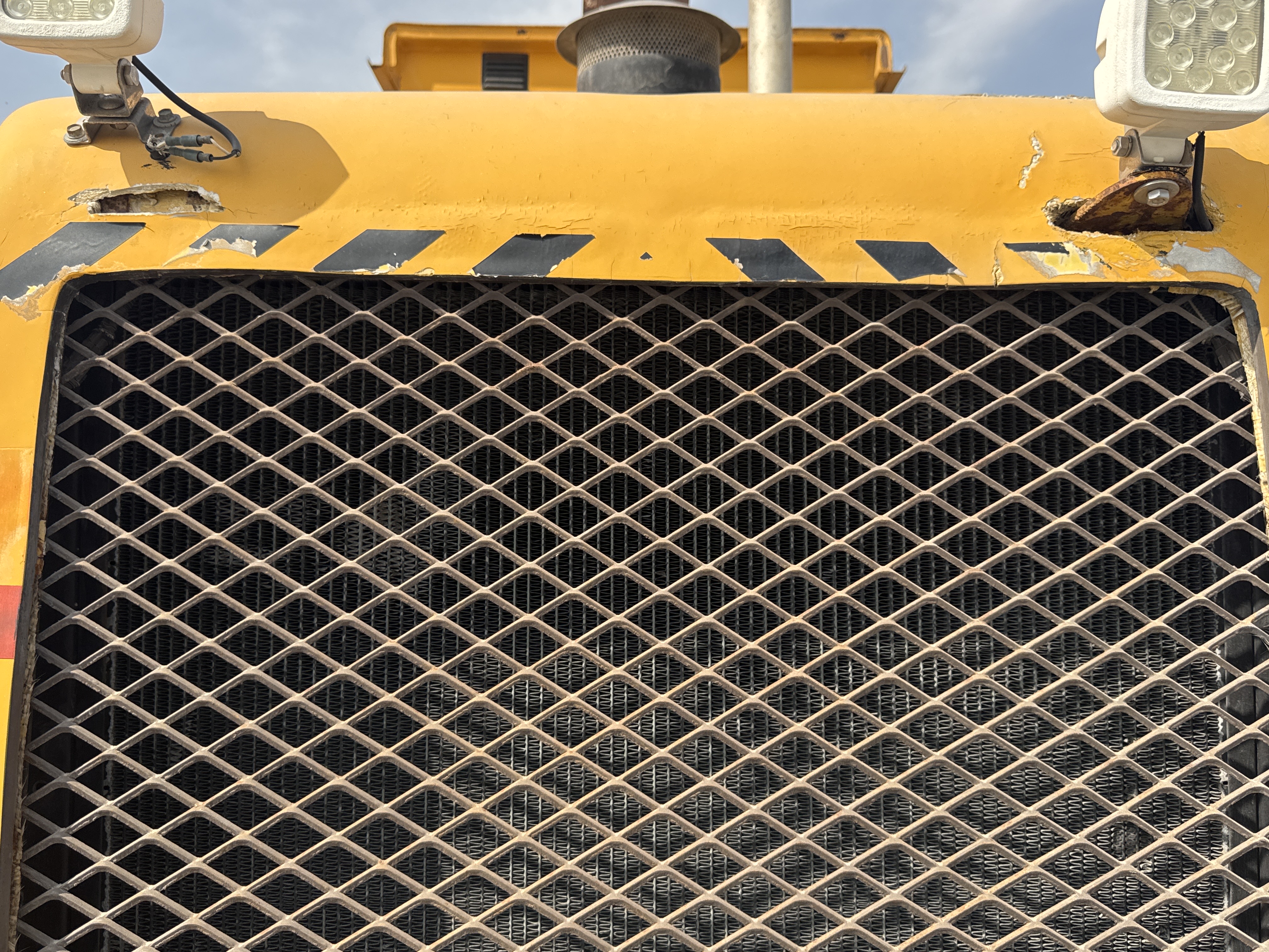MGG-002-Sany-PQ190-IIA-Motor-graders-inspection-Structure-Sheet-metal-(fiberglass)-2