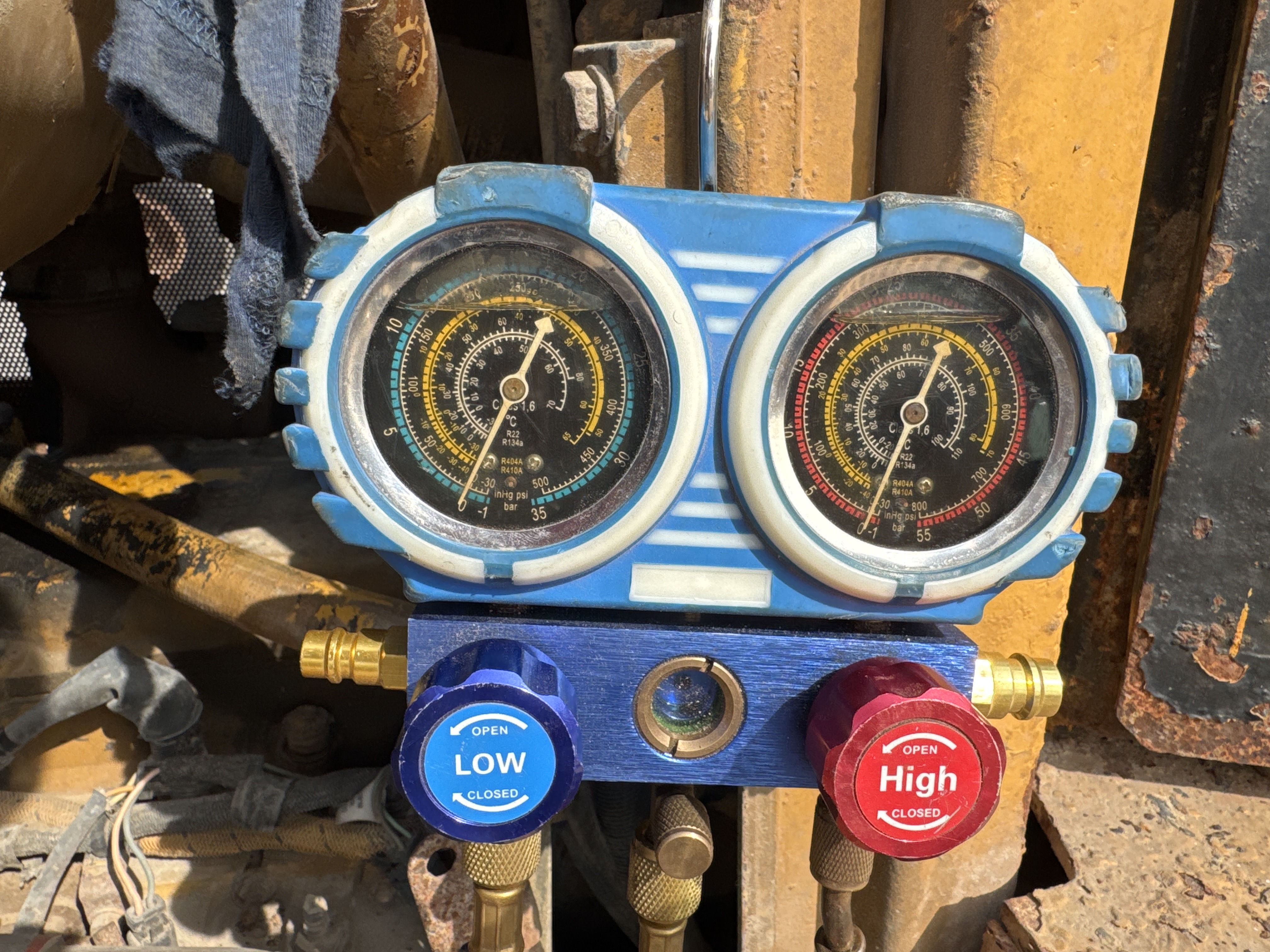 CDB-006-Cat-D6R-LGP-Crawler-dozers-inspection-Air-conditioning-A/C-compressor-2
