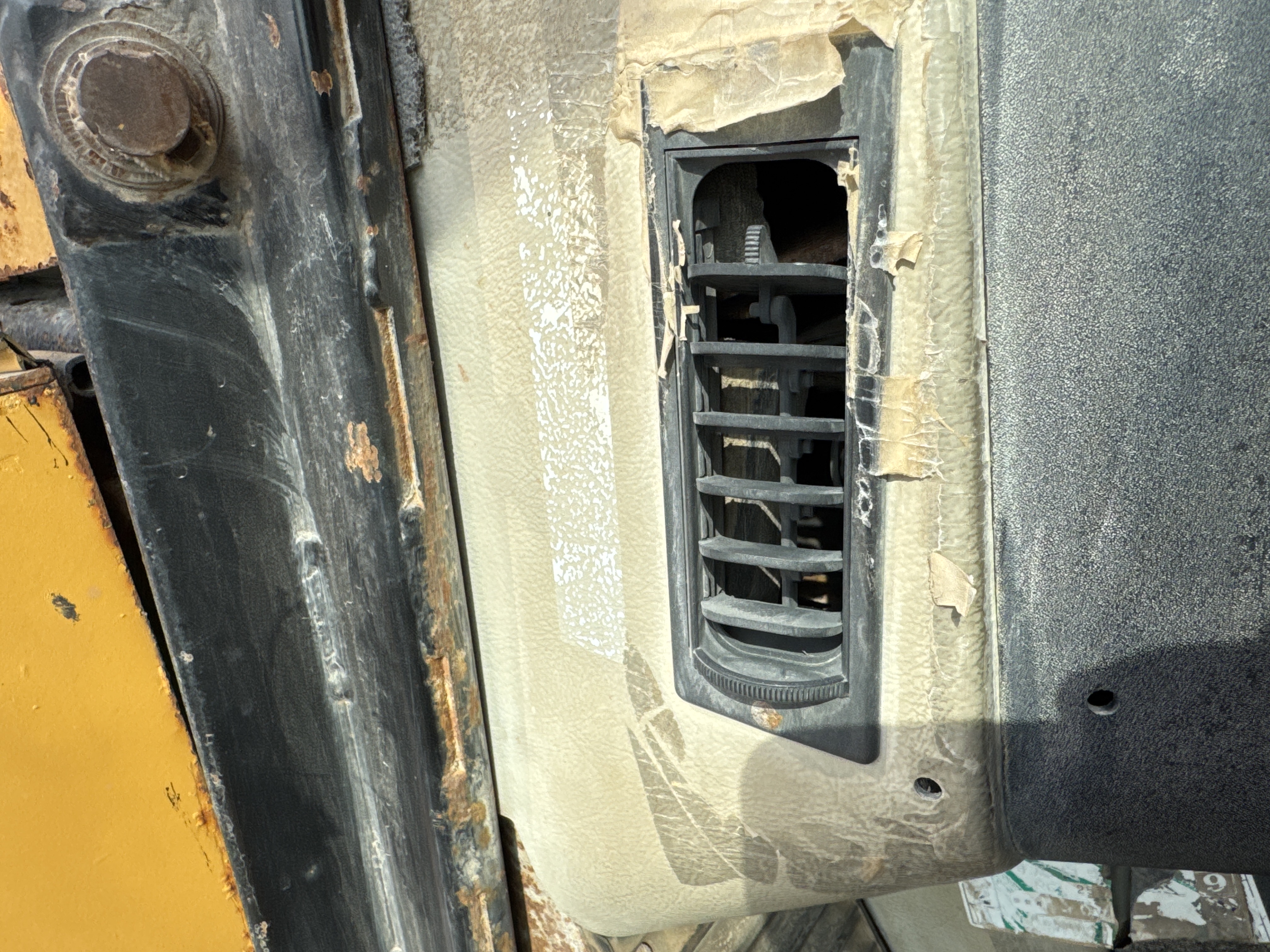 CDB-006-Cat-D6R-LGP-Crawler-dozers-inspection-Air-conditioning-Vents-and-air-flow-2