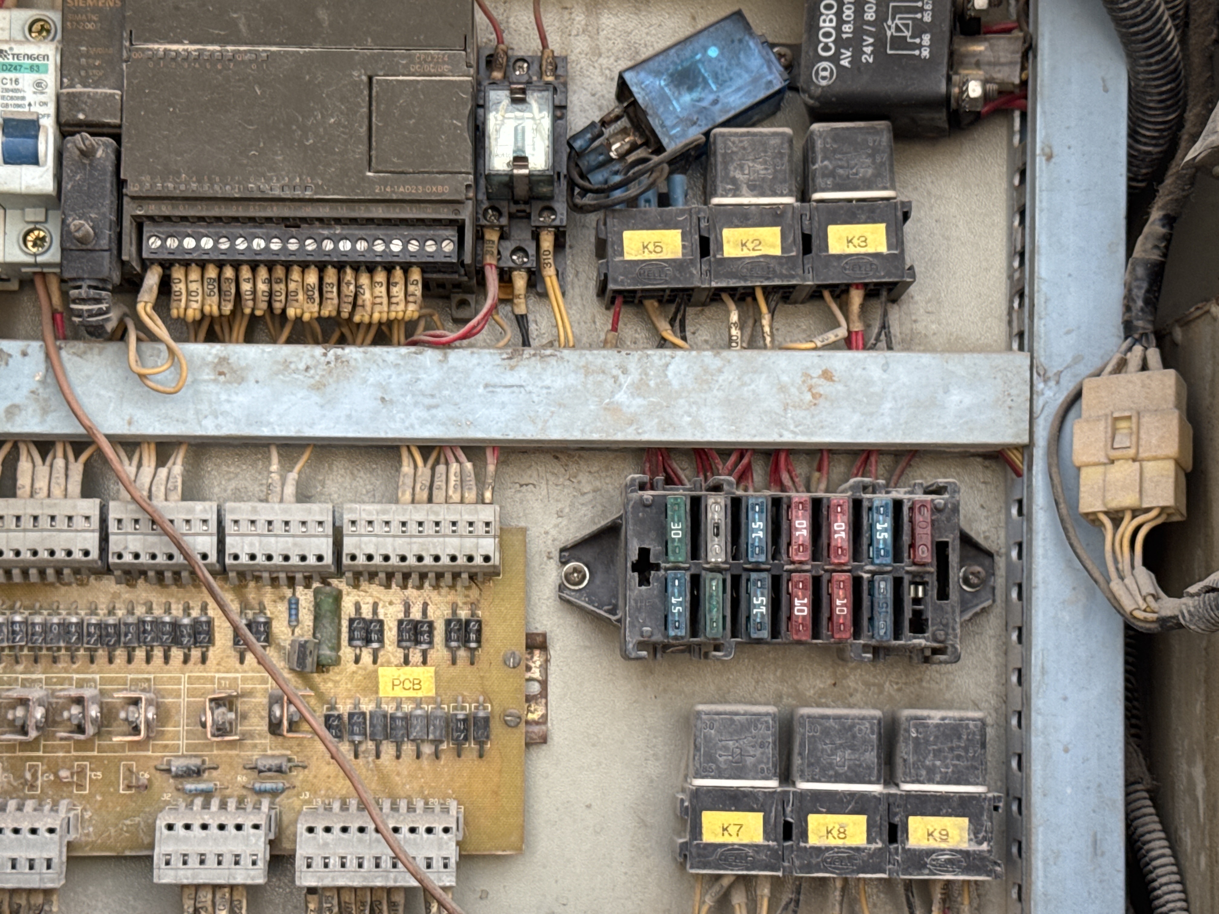 MGG-002-Sany-PQ190-IIA-Motor-graders-inspection-Electronics-Fuse-box-2