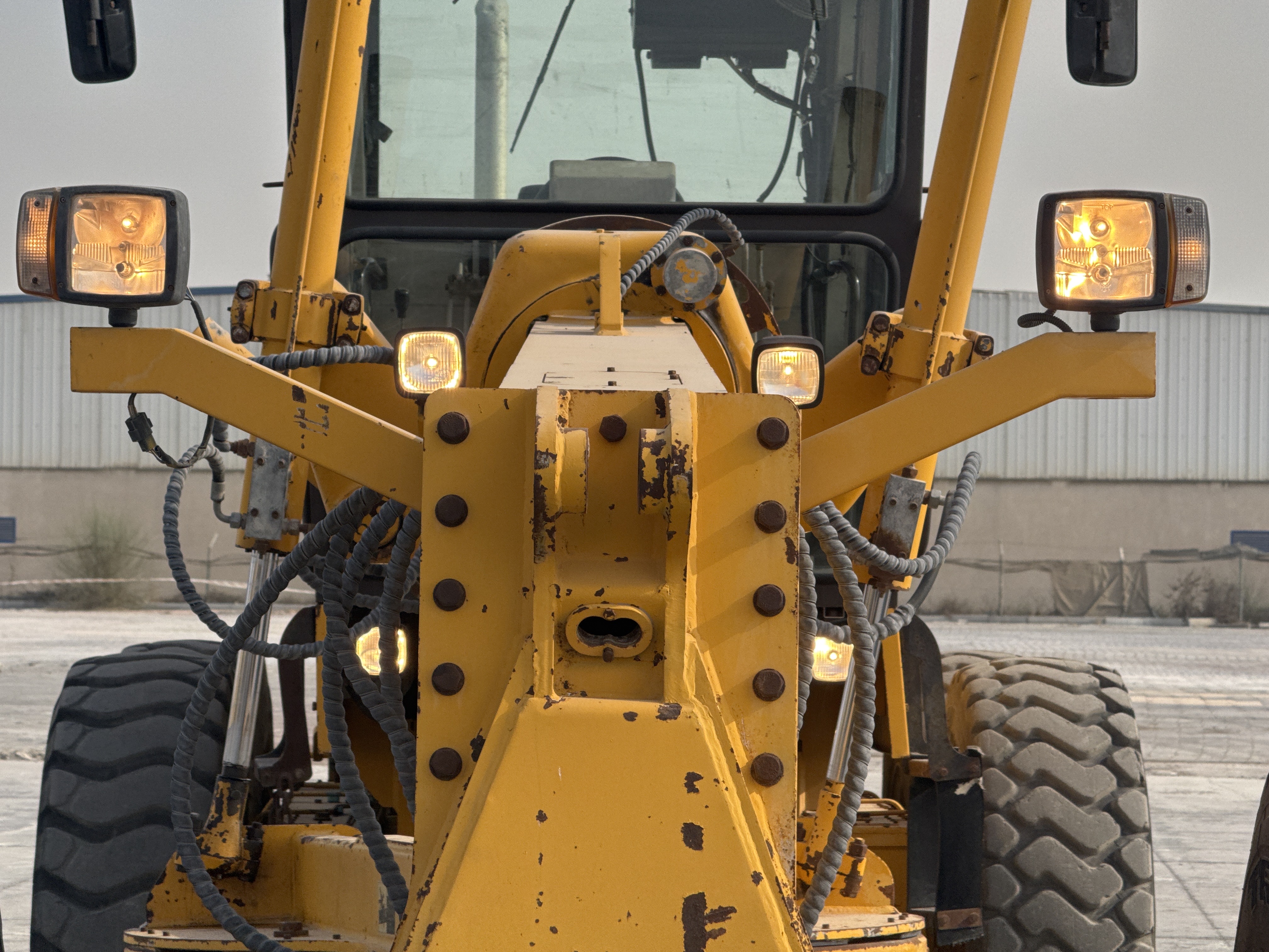 MGG-002-Sany-PQ190-IIA-Motor-graders-inspection-Electronics-Lights-and-signals-2