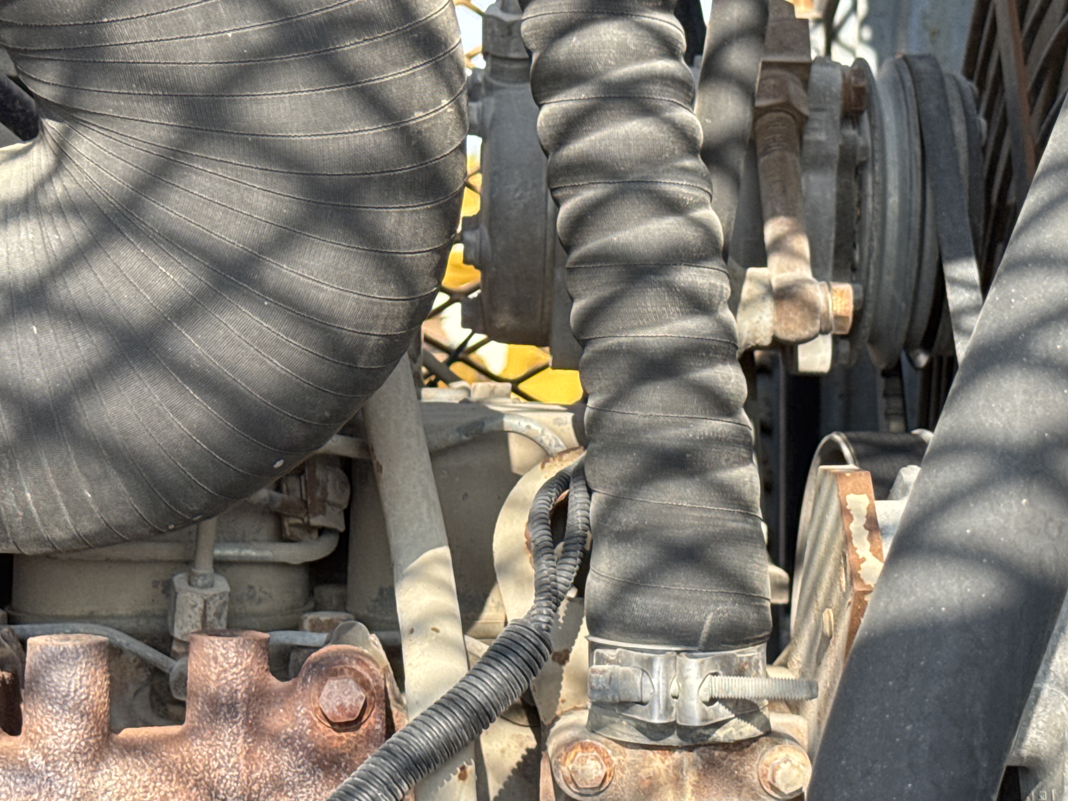 MGG-002-Sany-PQ190-IIA-Motor-graders-inspection-Engine-Hoses-2