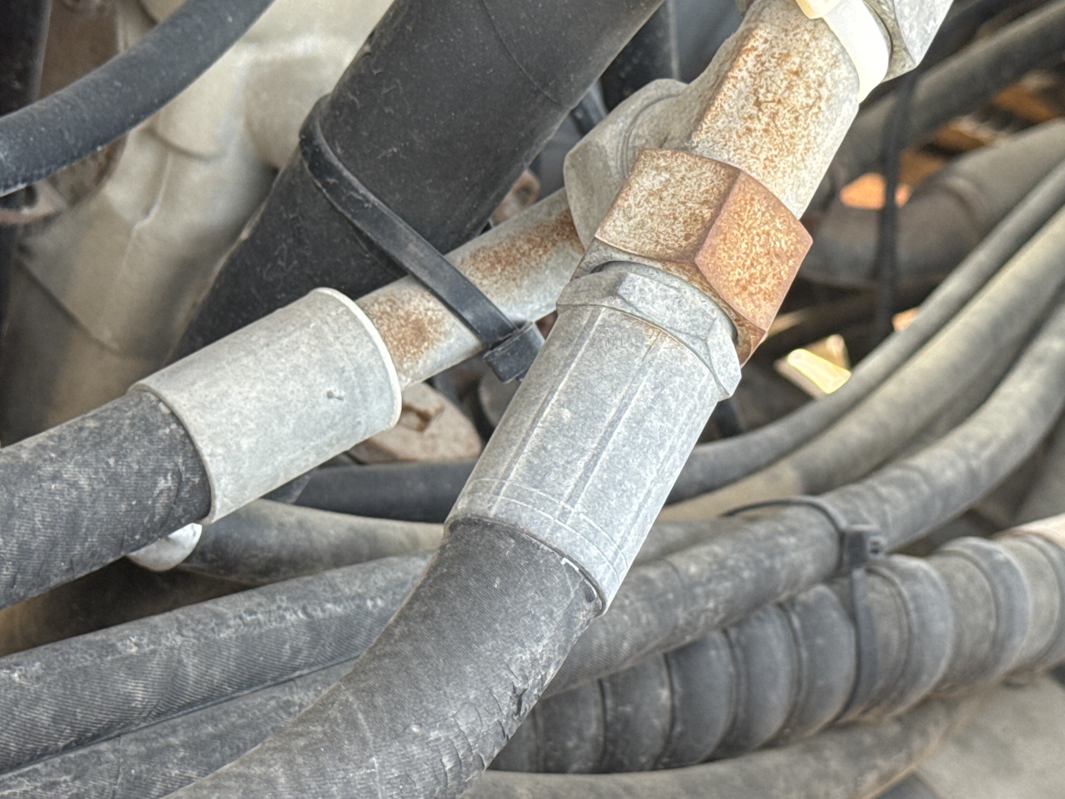 MGG-002-Sany-PQ190-IIA-Motor-graders-inspection-Engine-Hoses-2