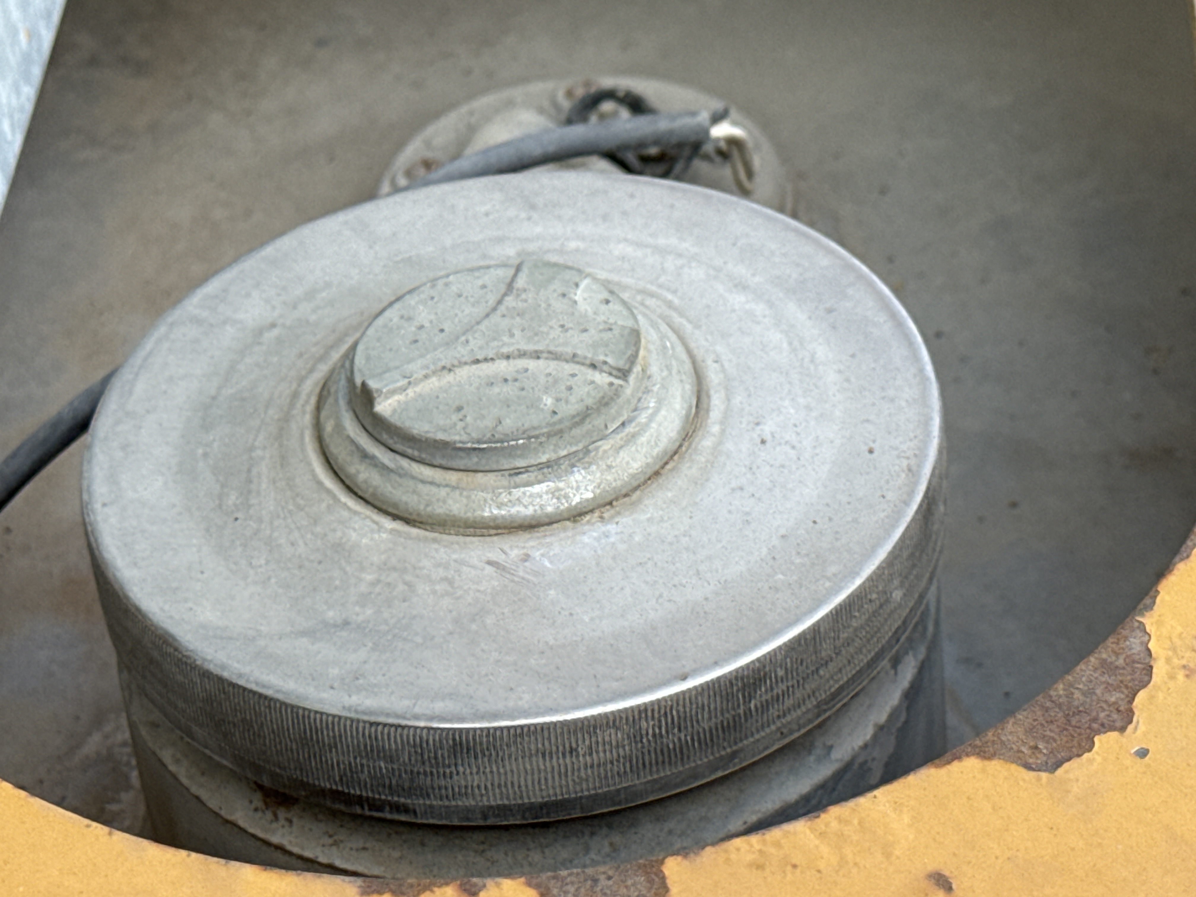 MGG-002-Sany-PQ190-IIA-Motor-graders-inspection-Engine-Fuel-tank-2