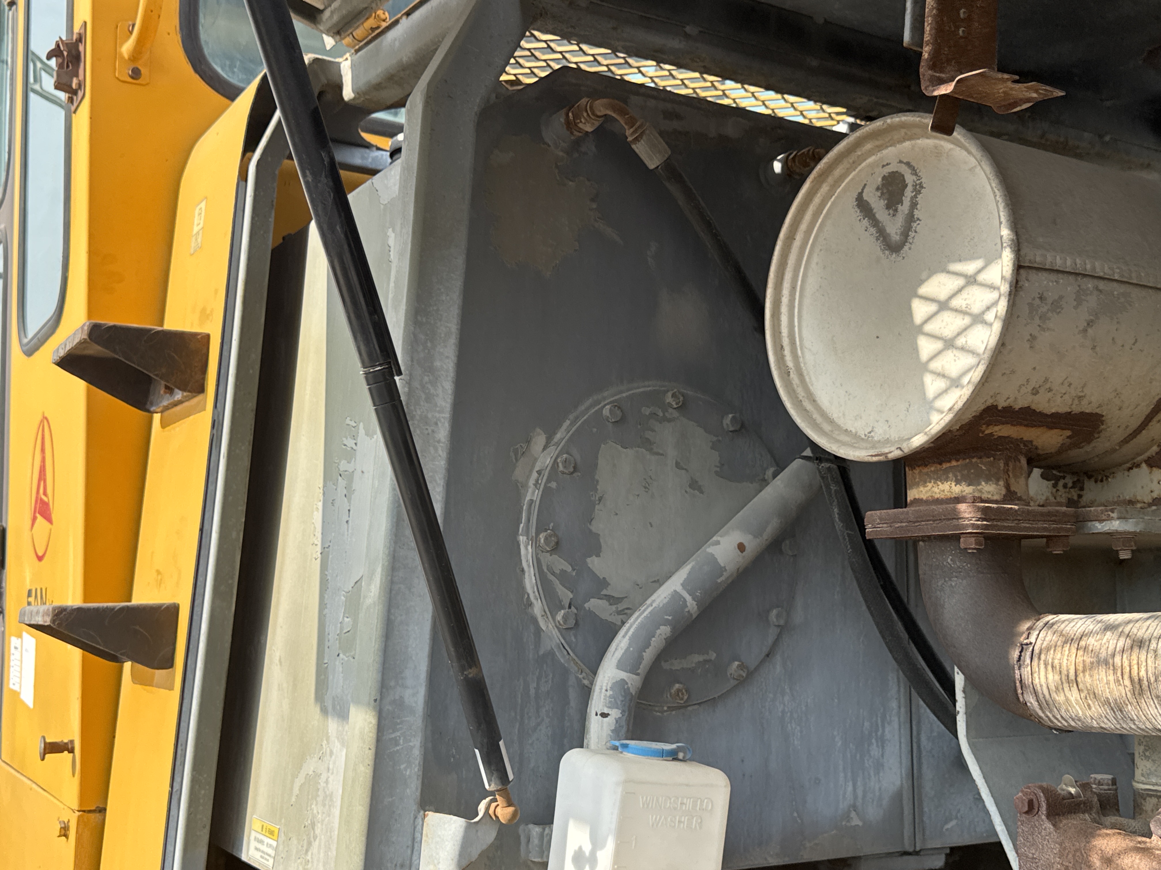 MGG-002-Sany-PQ190-IIA-Motor-graders-inspection-Engine-Fuel-tank-2