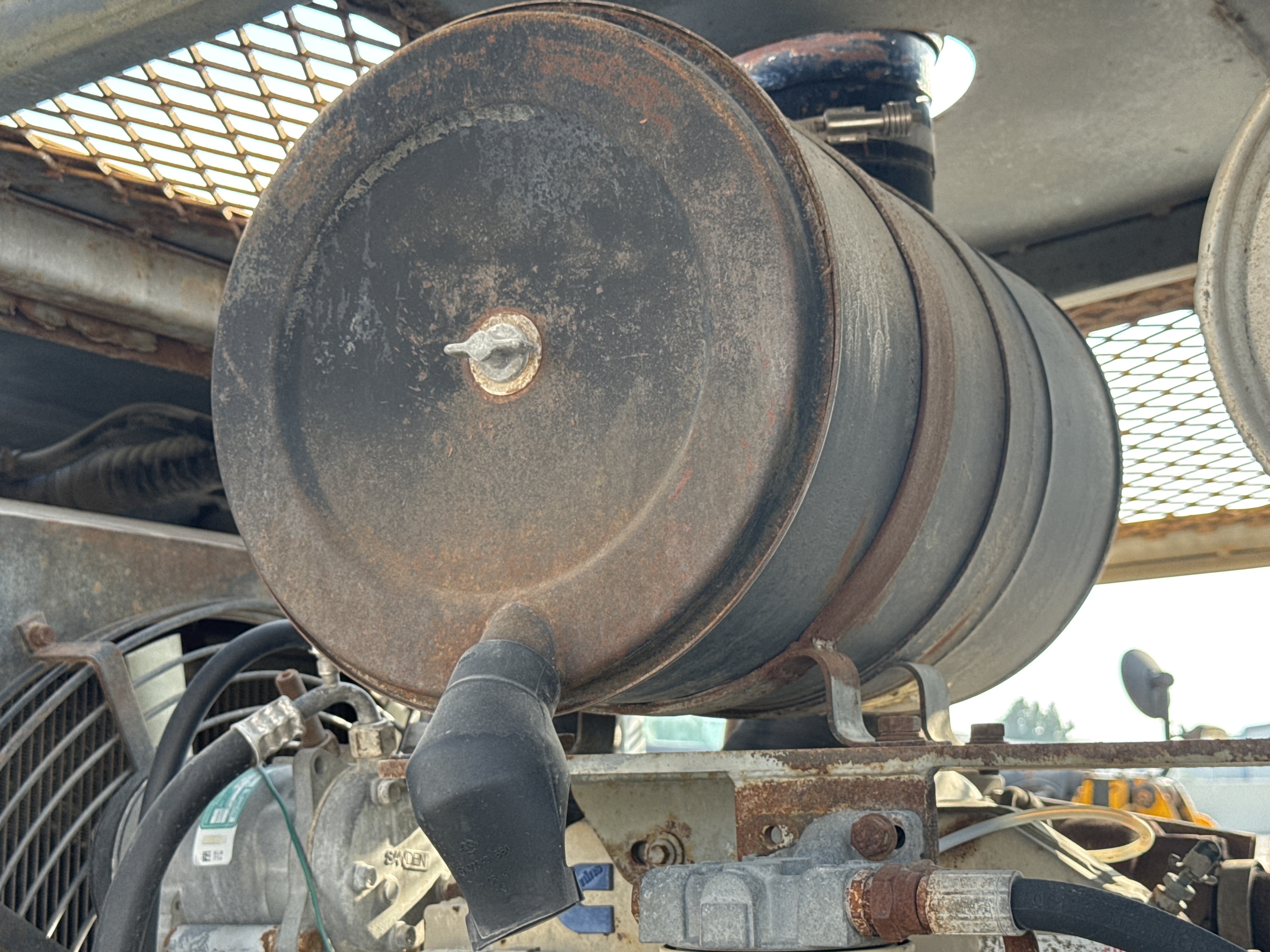MGG-002-Sany-PQ190-IIA-Motor-graders-inspection-Engine-Air-intake-system-2