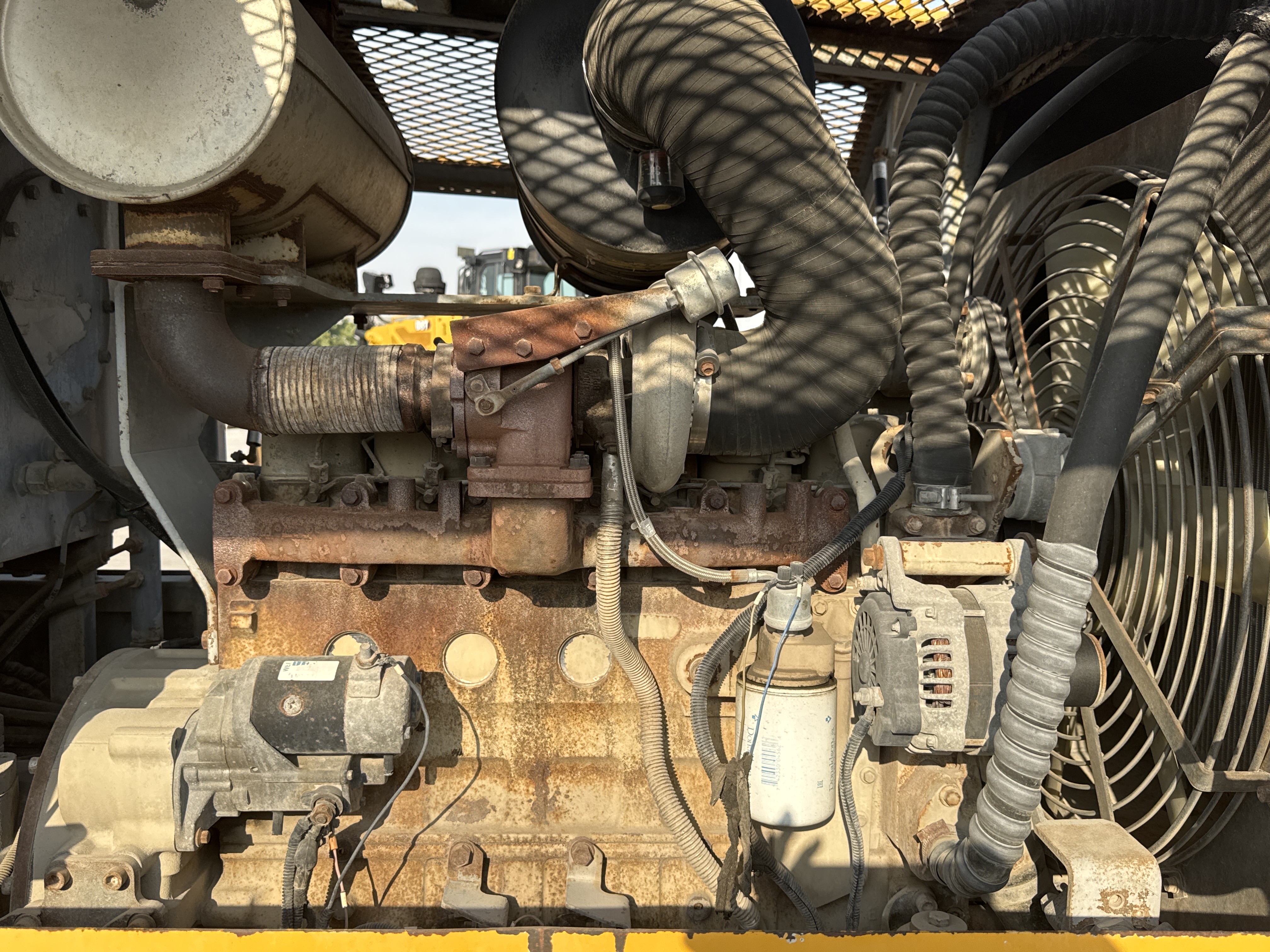 MGG-002-Sany-PQ190-IIA-Motor-graders-inspection-Engine-Engine-oil-leaks-1