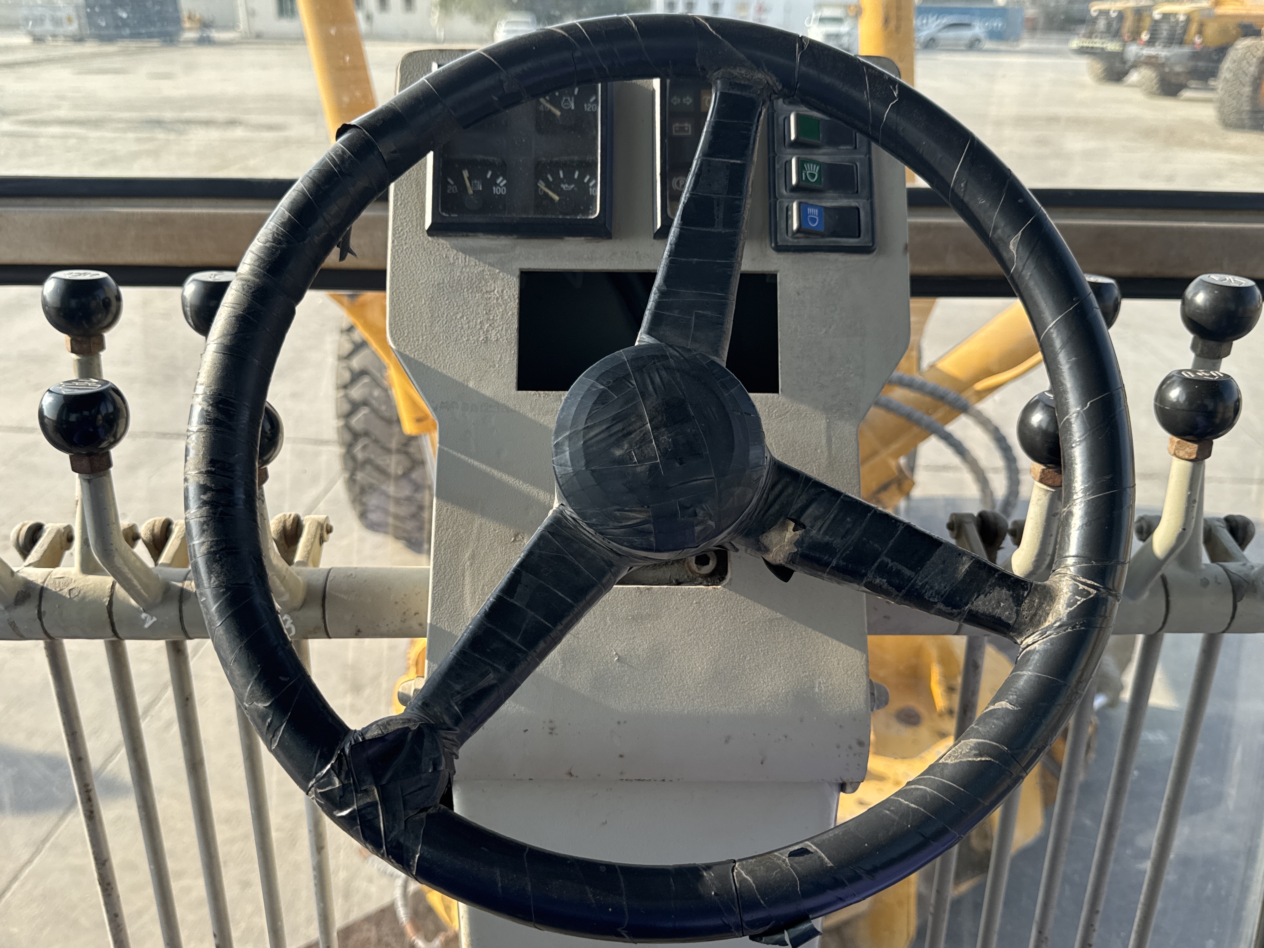 MGG-002-Sany-PQ190-IIA-Motor-graders-inspection-Cabin-Steering-controls-2