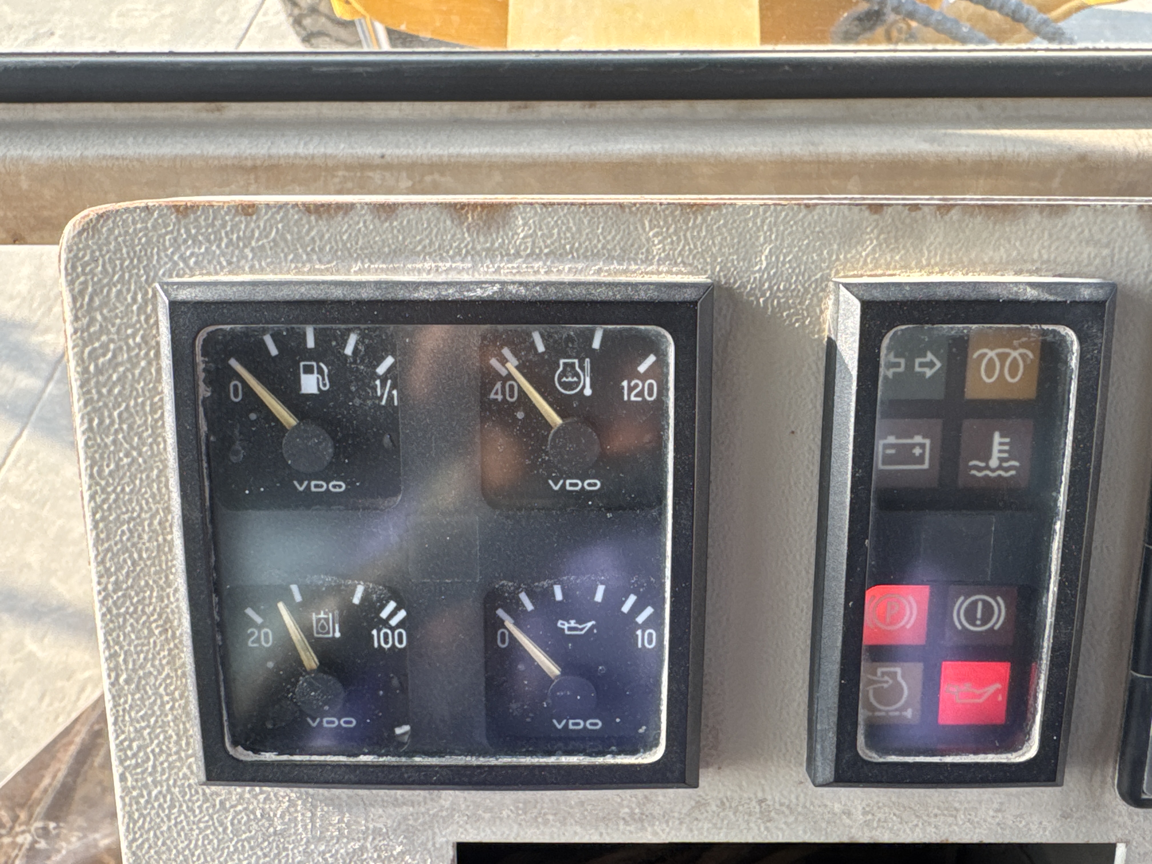 MGG-002-Sany-PQ190-IIA-Motor-graders-inspection-Cabin-Instrument-cluster-2