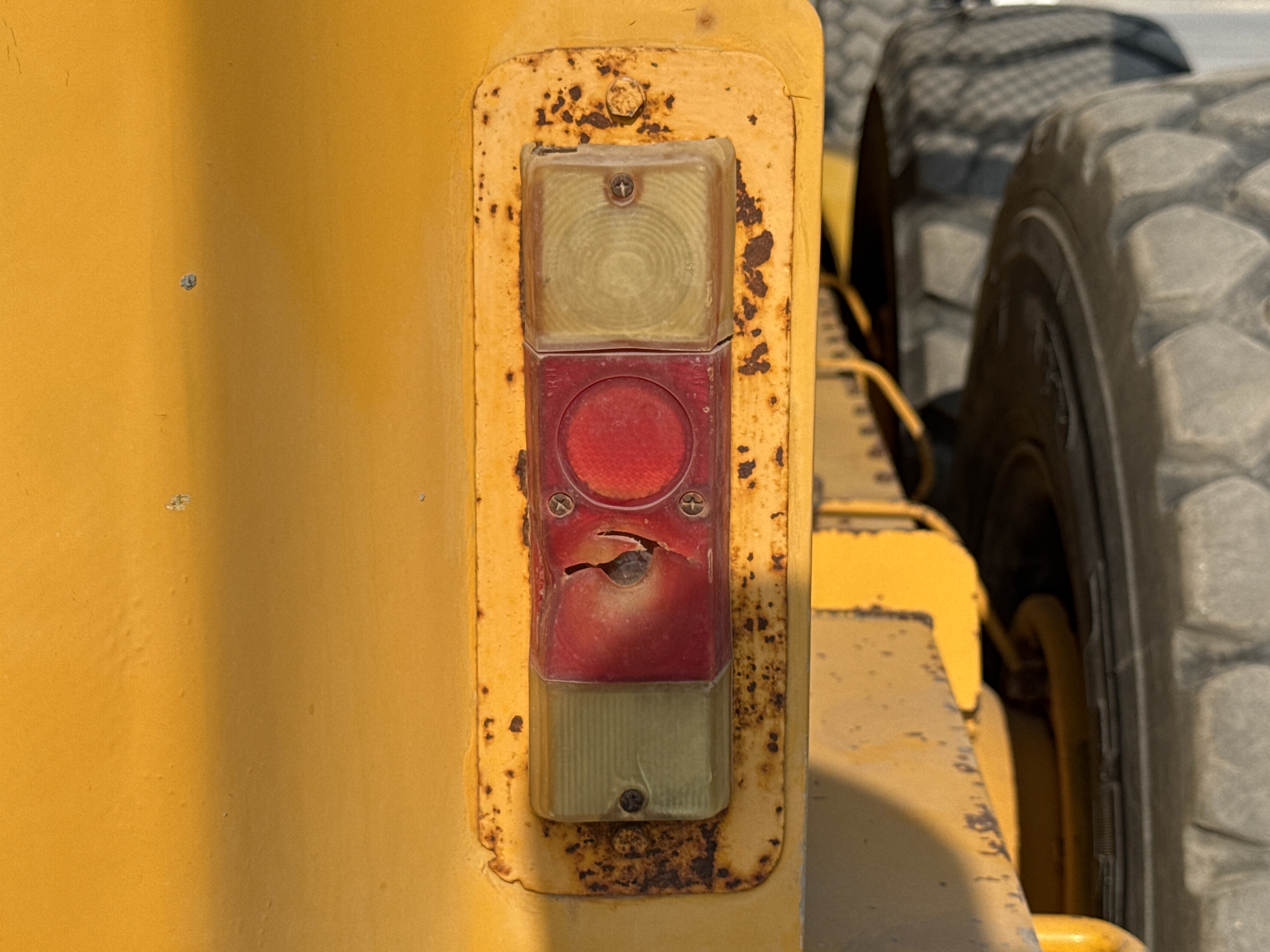 MGG-002-Sany-PQ190-IIA-Motor-graders-inspection-Electronics-Lights-and-signals-4