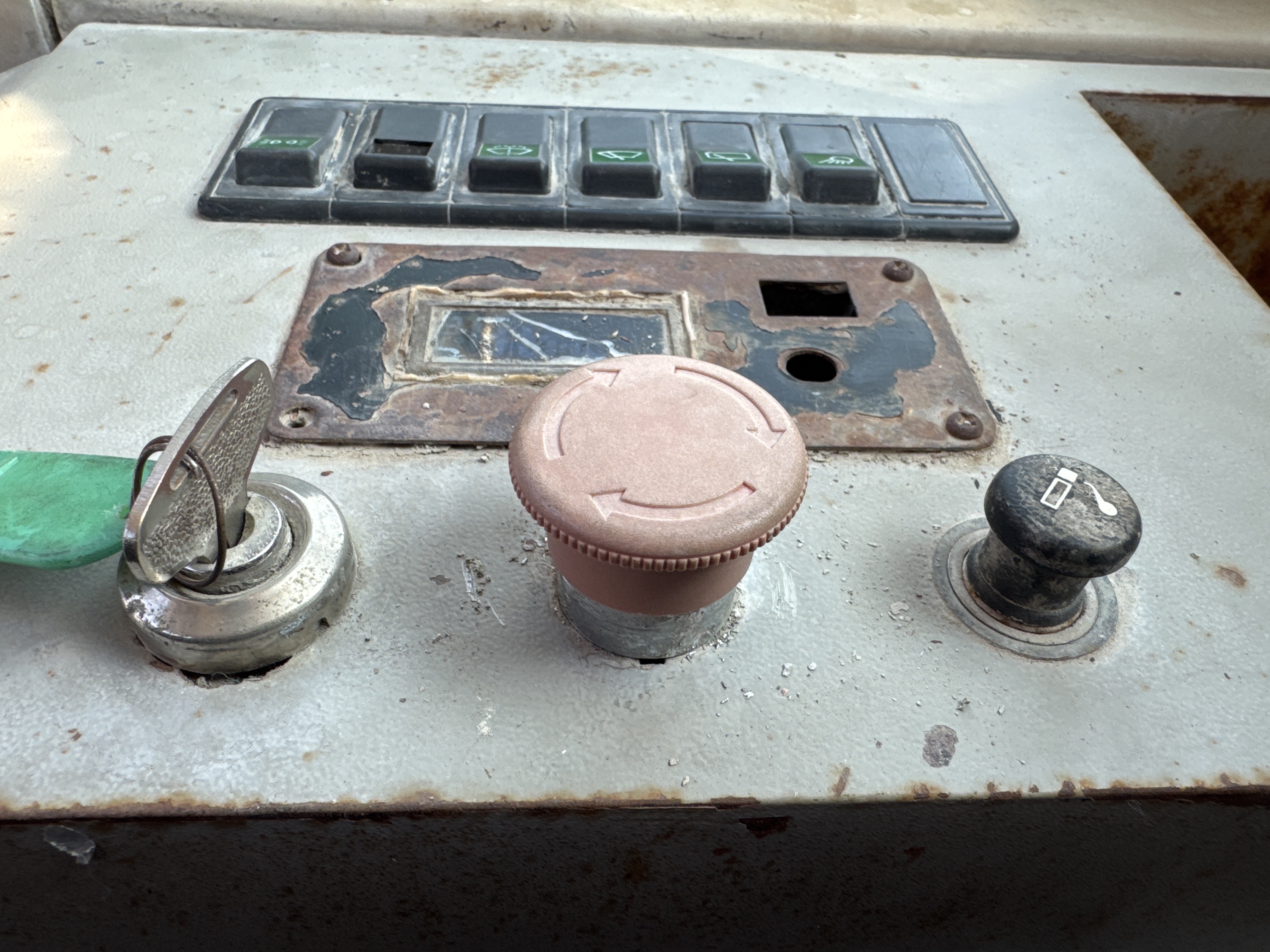MGG-002-Sany-PQ190-IIA-Motor-graders-inspection-Cabin-Electronic-instrument-board-3