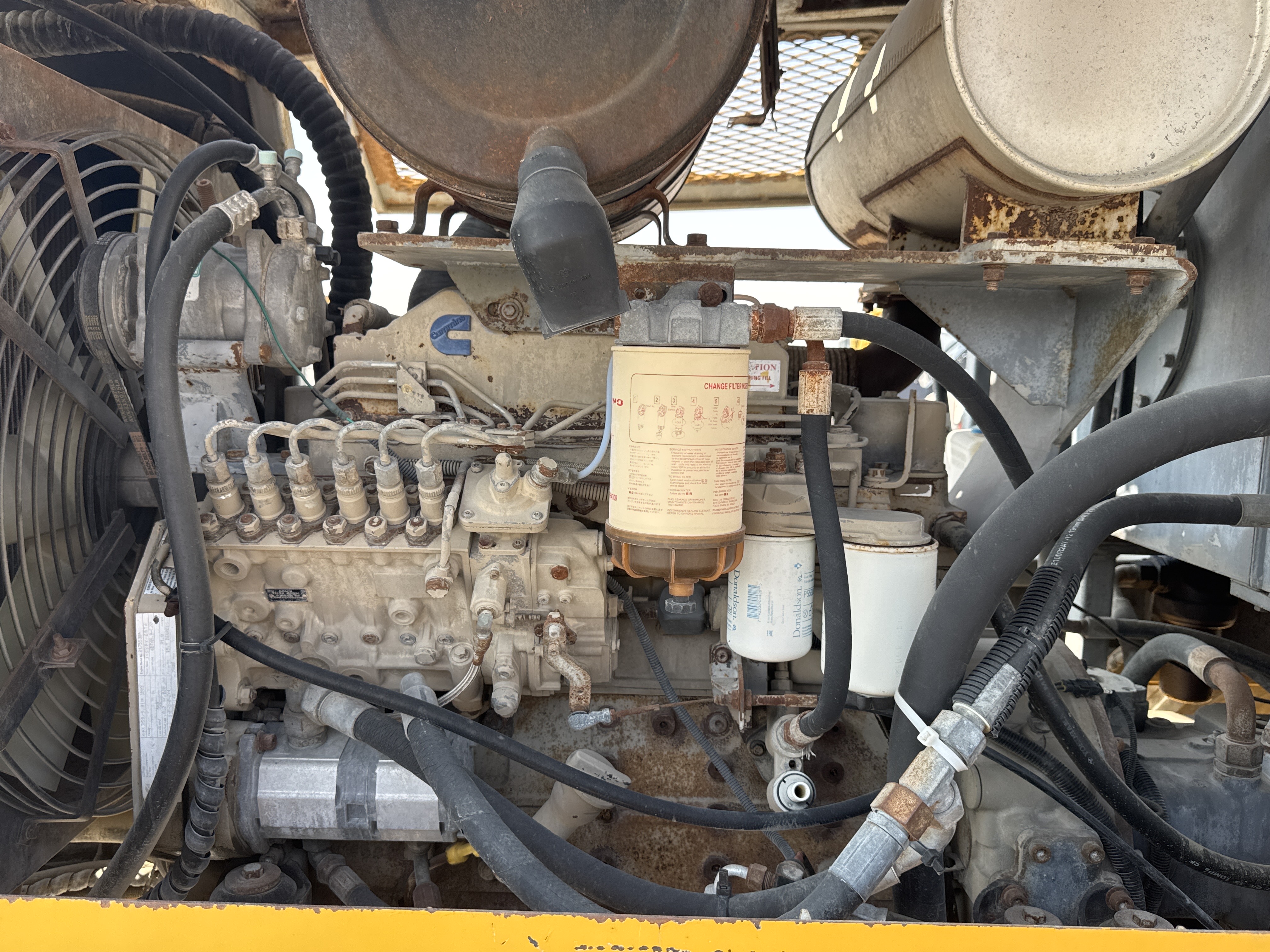MGG-002-Sany-PQ190-IIA-Motor-graders-inspection-Engine-Engine-oil-leaks-4