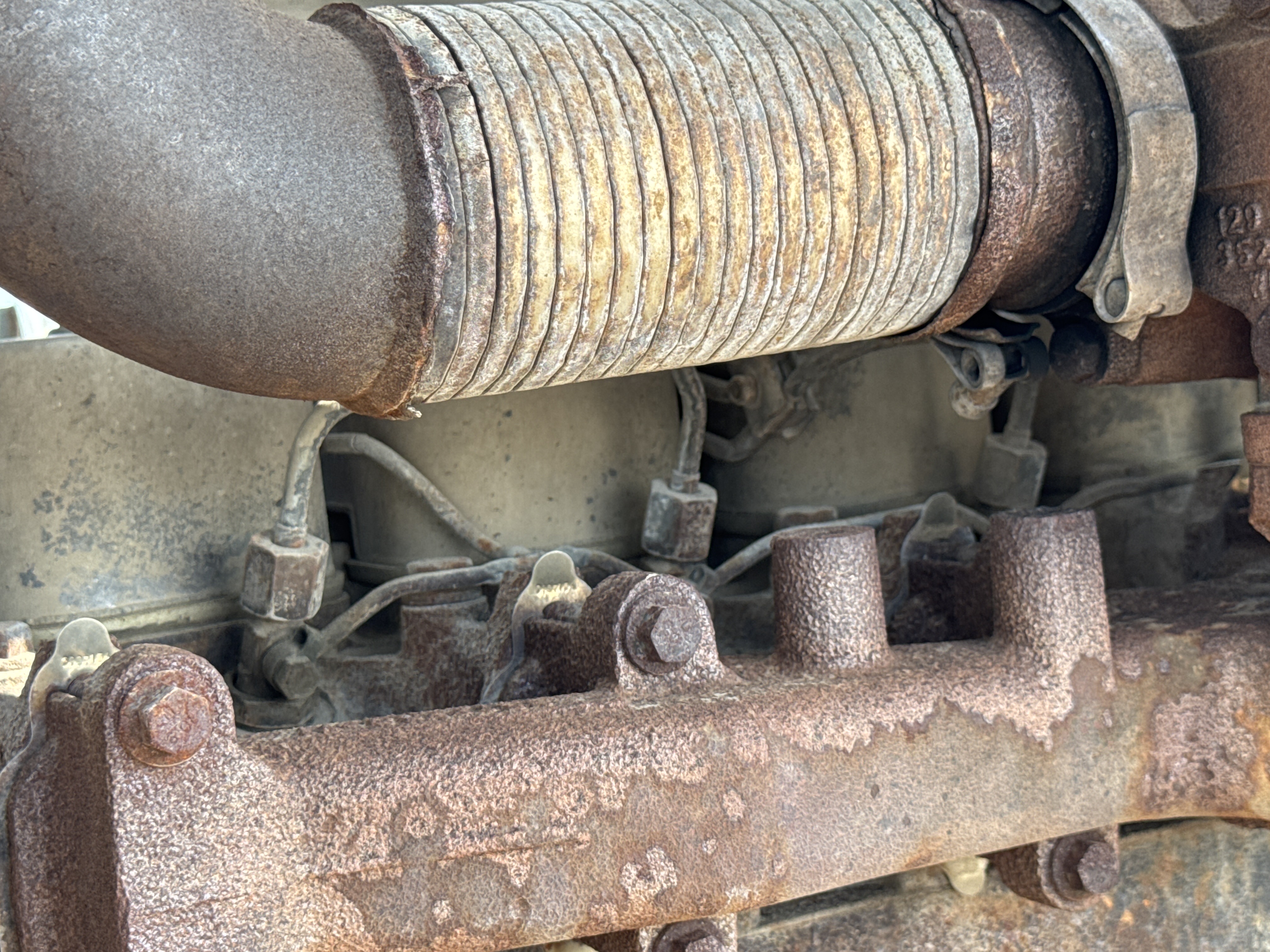 MGG-002-Sany-PQ190-IIA-Motor-graders-inspection-Engine-Fuel-leaks-4