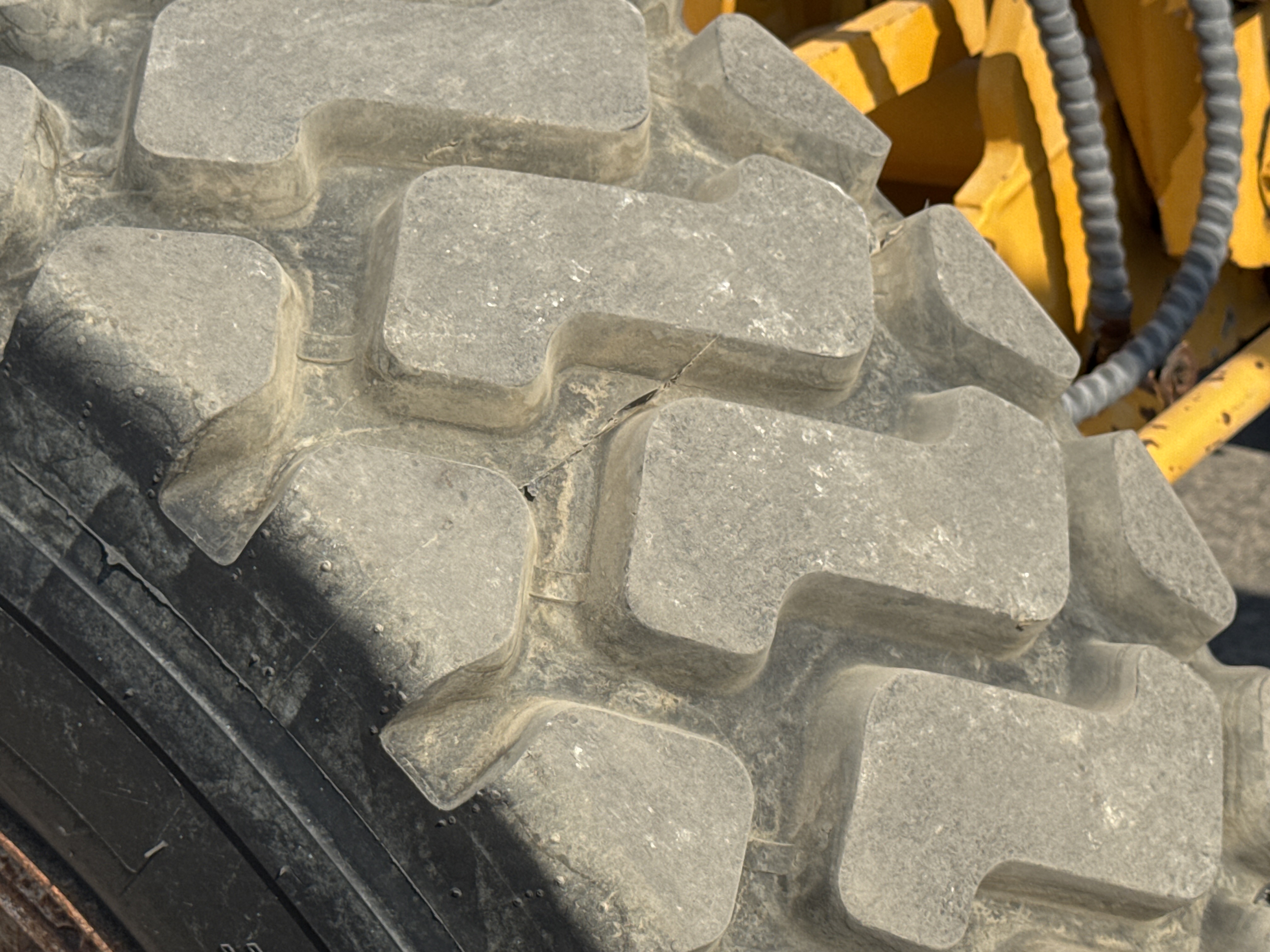 MGG-002-Sany-PQ190-IIA-Motor-graders-inspection-Chassis-Left-front-tire-/-wheel-hub---condition-2