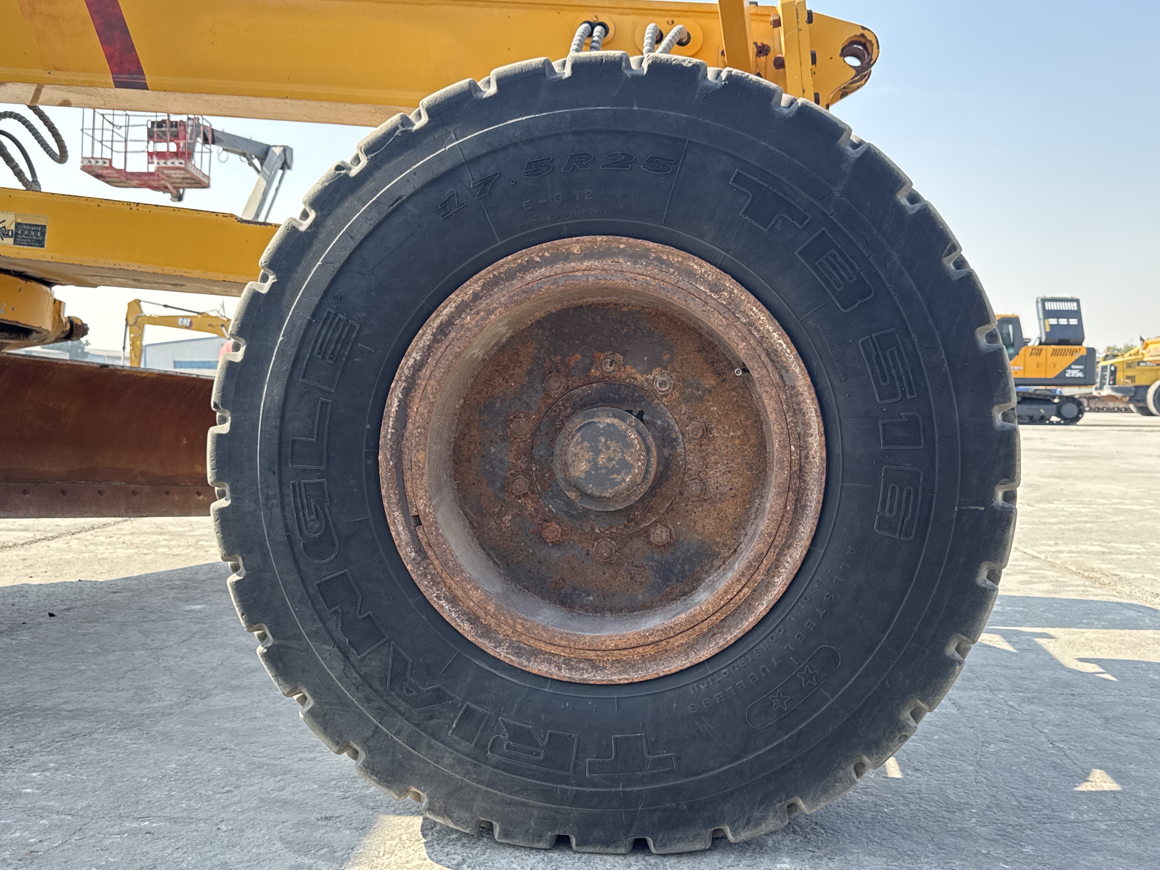 MGG-002-Sany-PQ190-IIA-Motor-graders-inspection-Chassis-Right-front-tire-/-wheel-hub---condition-2