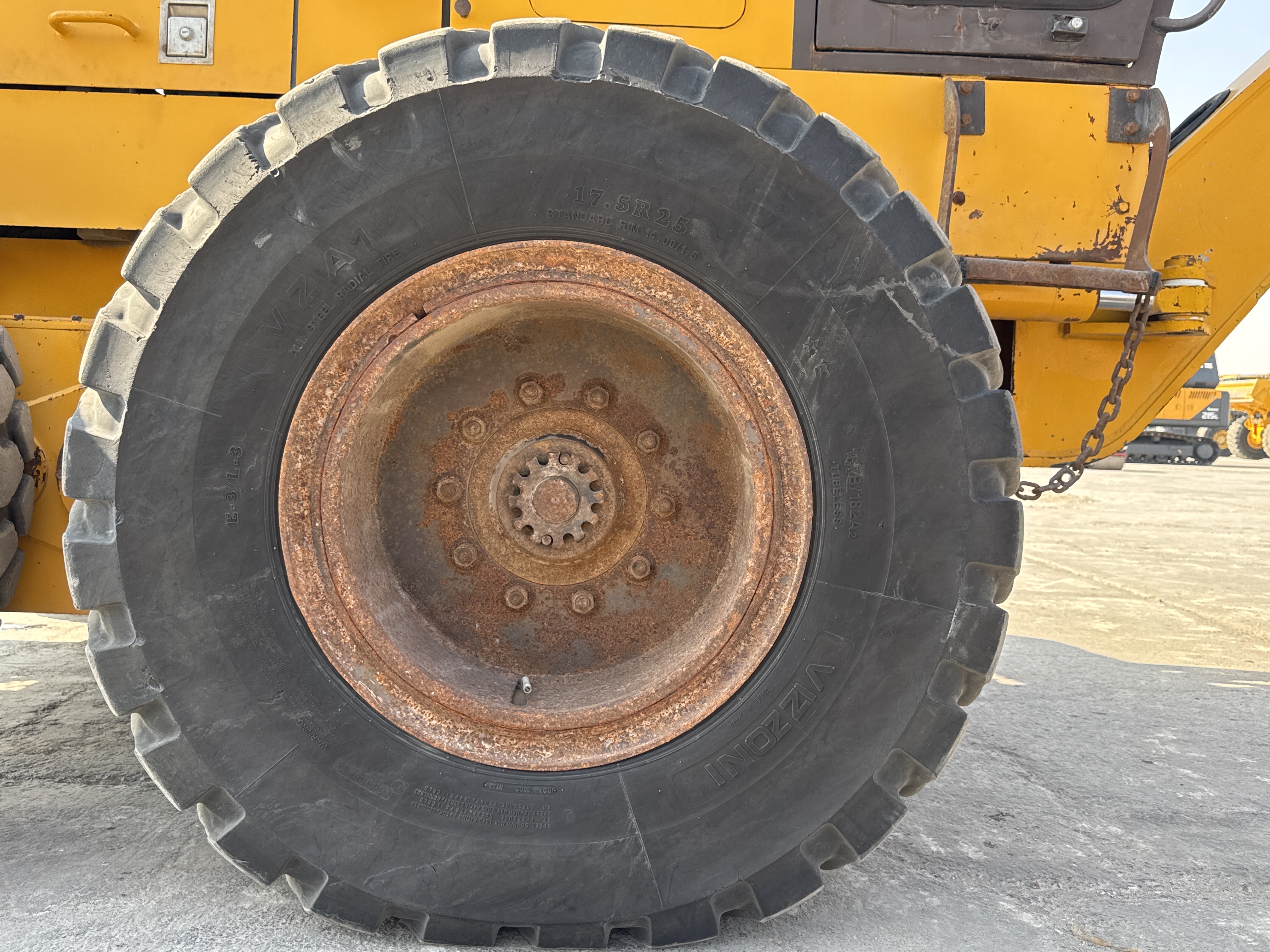 MGG-002-Sany-PQ190-IIA-Motor-graders-inspection-Chassis-Right-center-tire-/-wheel-hub---condition-2