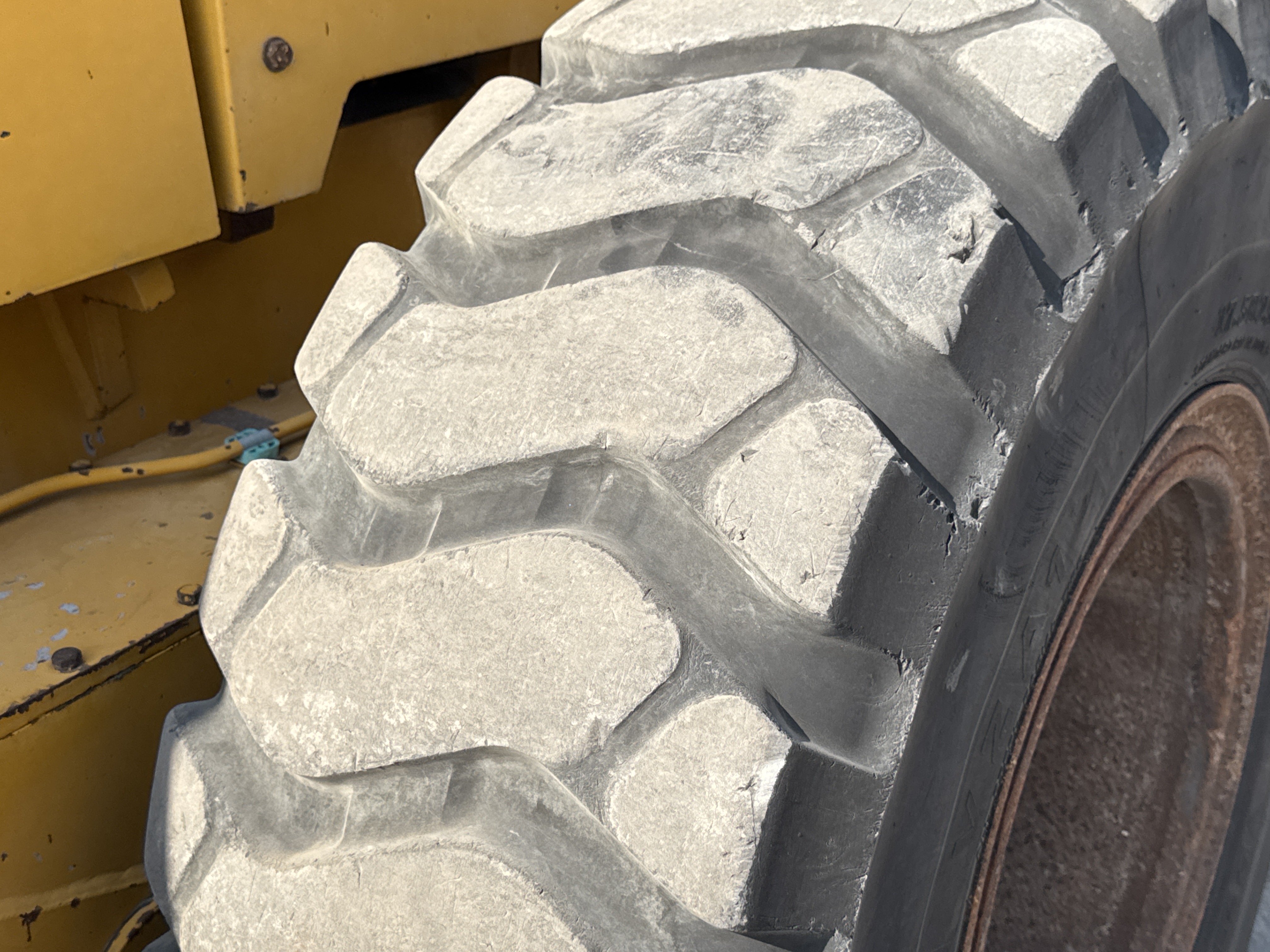 MGG-002-Sany-PQ190-IIA-Motor-graders-inspection-Chassis-Right-center-tire-/-wheel-hub---condition-2