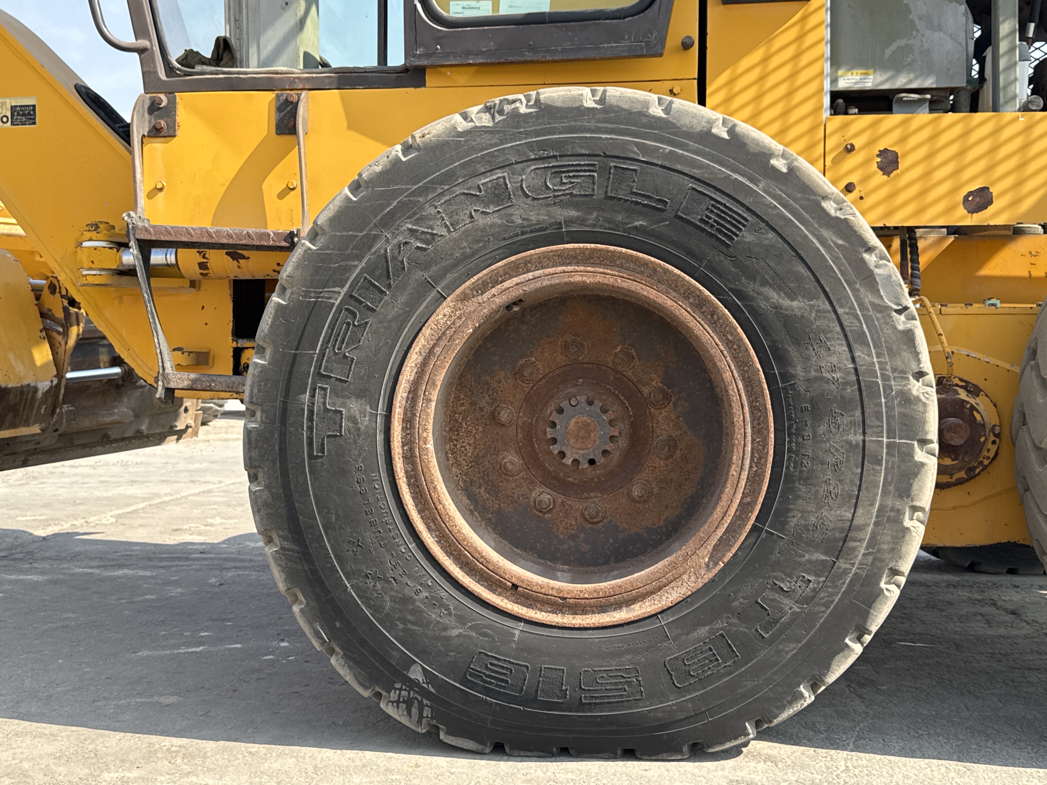 MGG-002-Sany-PQ190-IIA-Motor-graders-inspection-Chassis-Left-center-tire-/-wheel-hub---condition-2