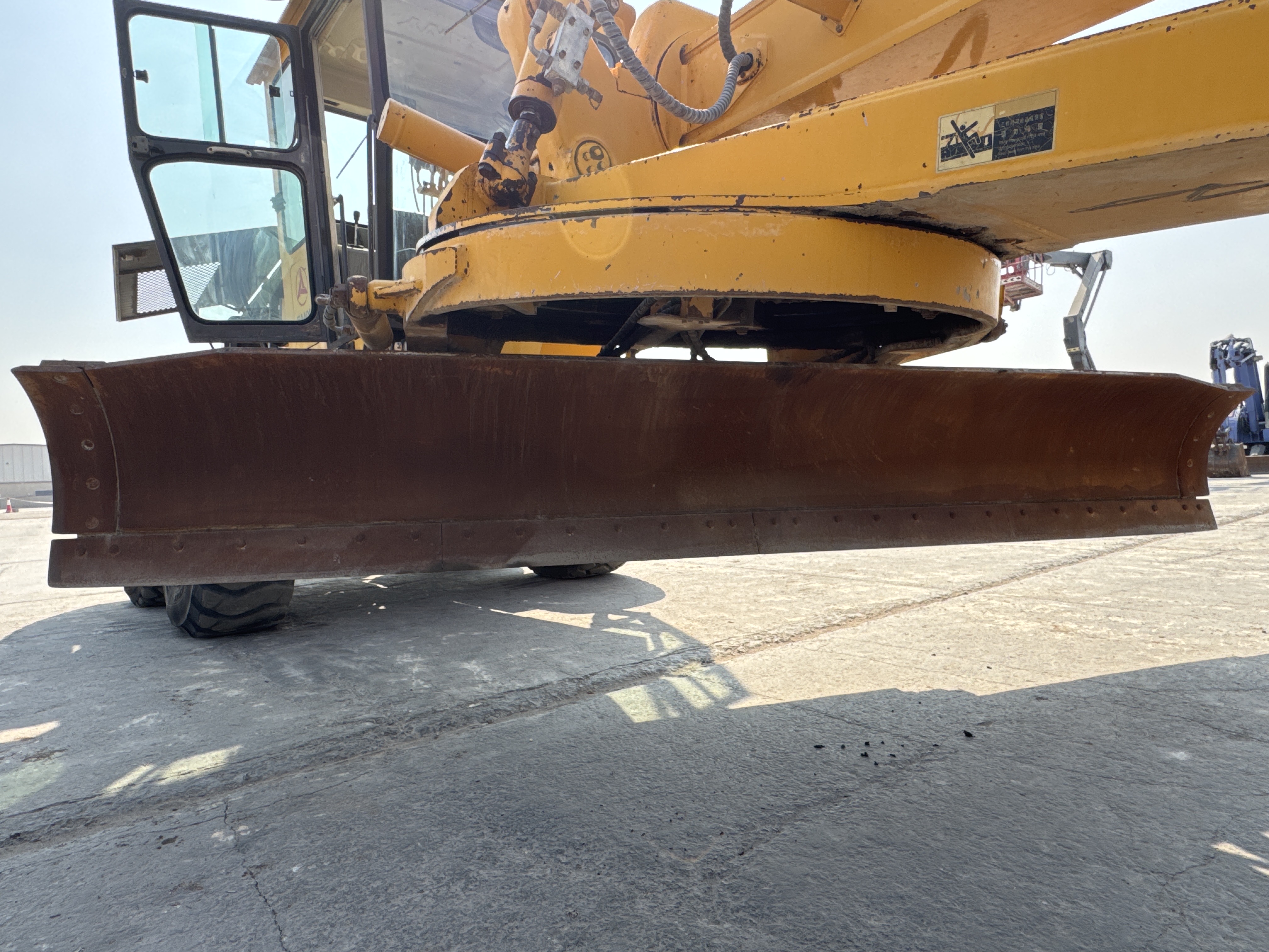 MGG-002-Sany-PQ190-IIA-Motor-graders-inspection-Attachments-Grader-blade-2