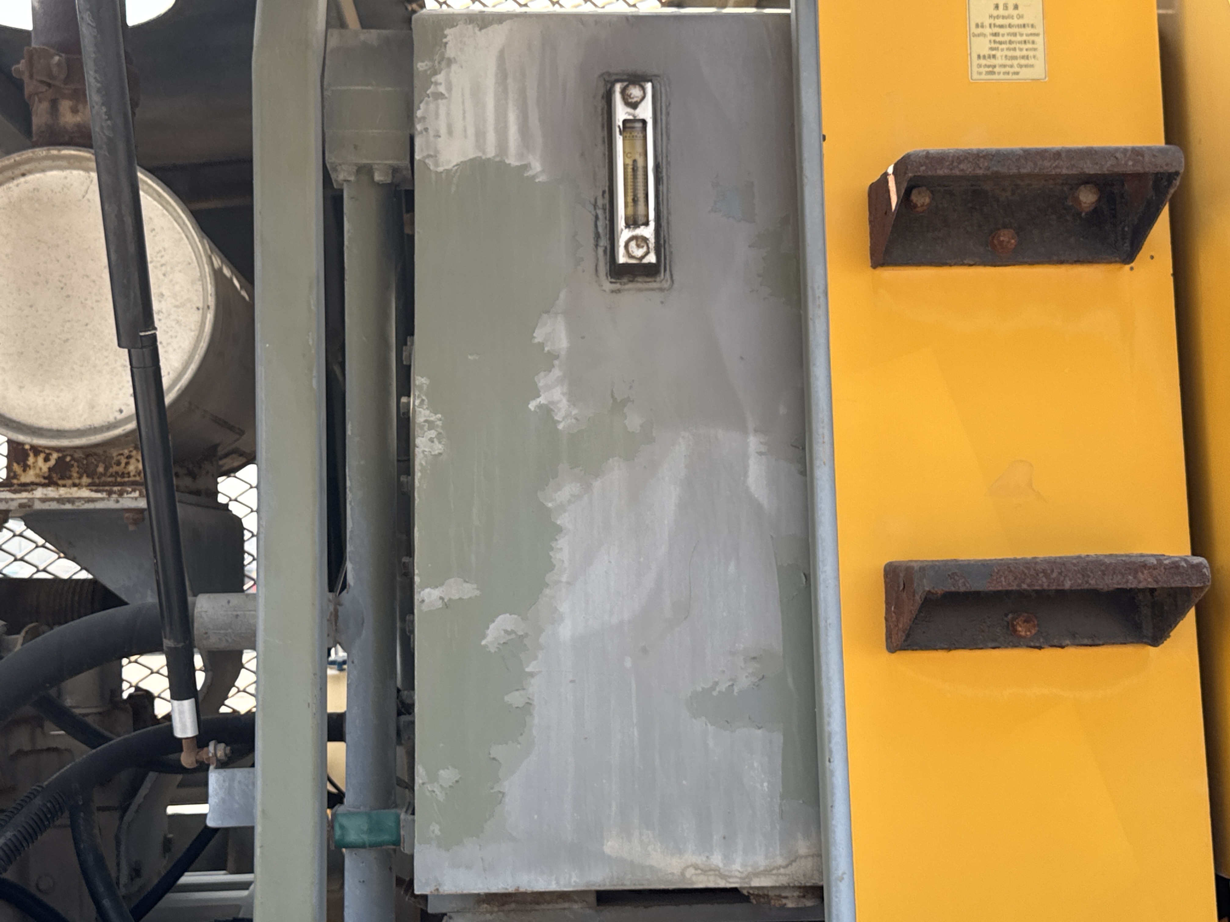 MGG-002-Sany-PQ190-IIA-Motor-graders-inspection-Hydraulics-Hydraulic-Tank-2