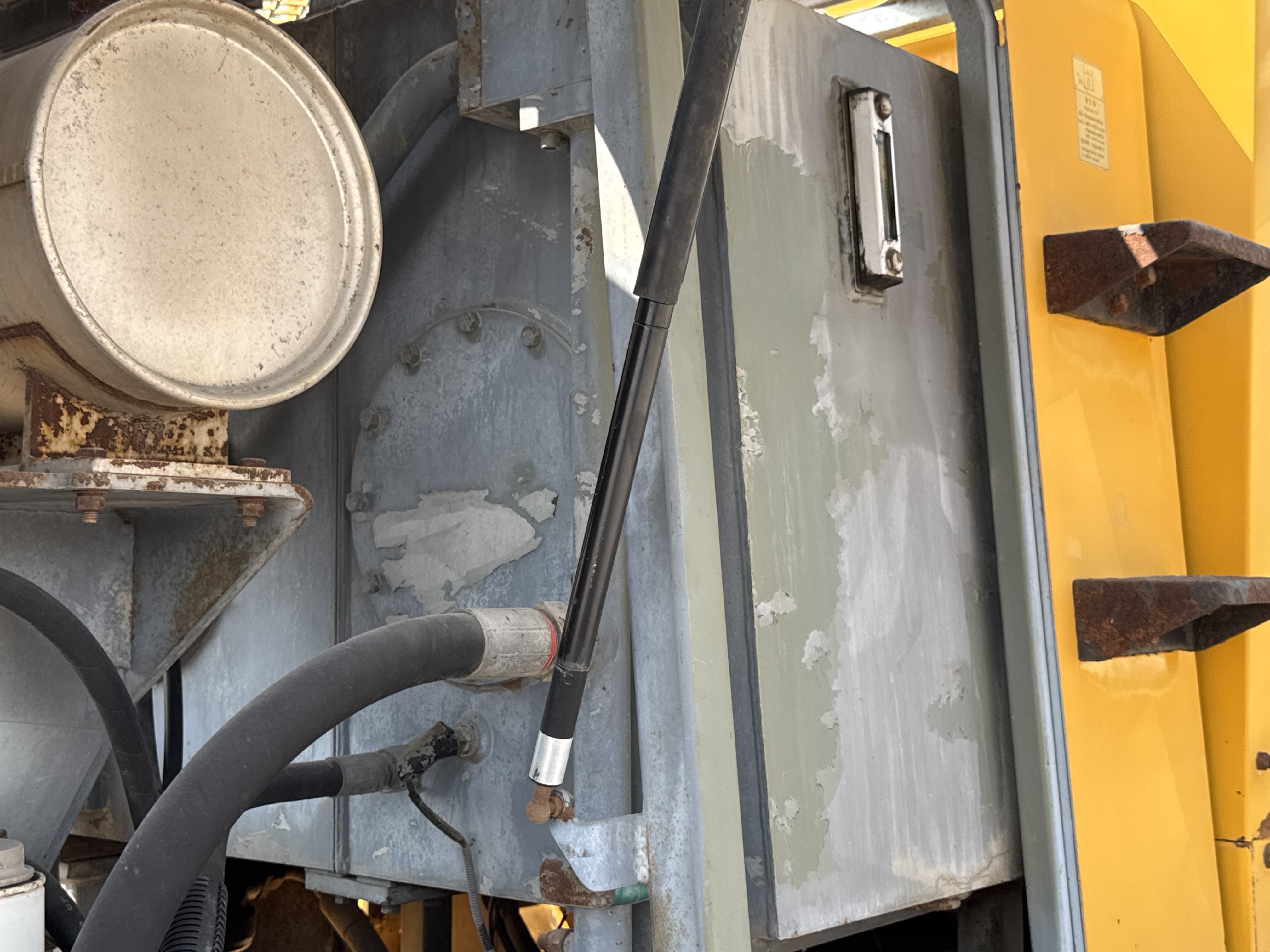 MGG-002-Sany-PQ190-IIA-Motor-graders-inspection-Hydraulics-Hydraulic-Tank-2