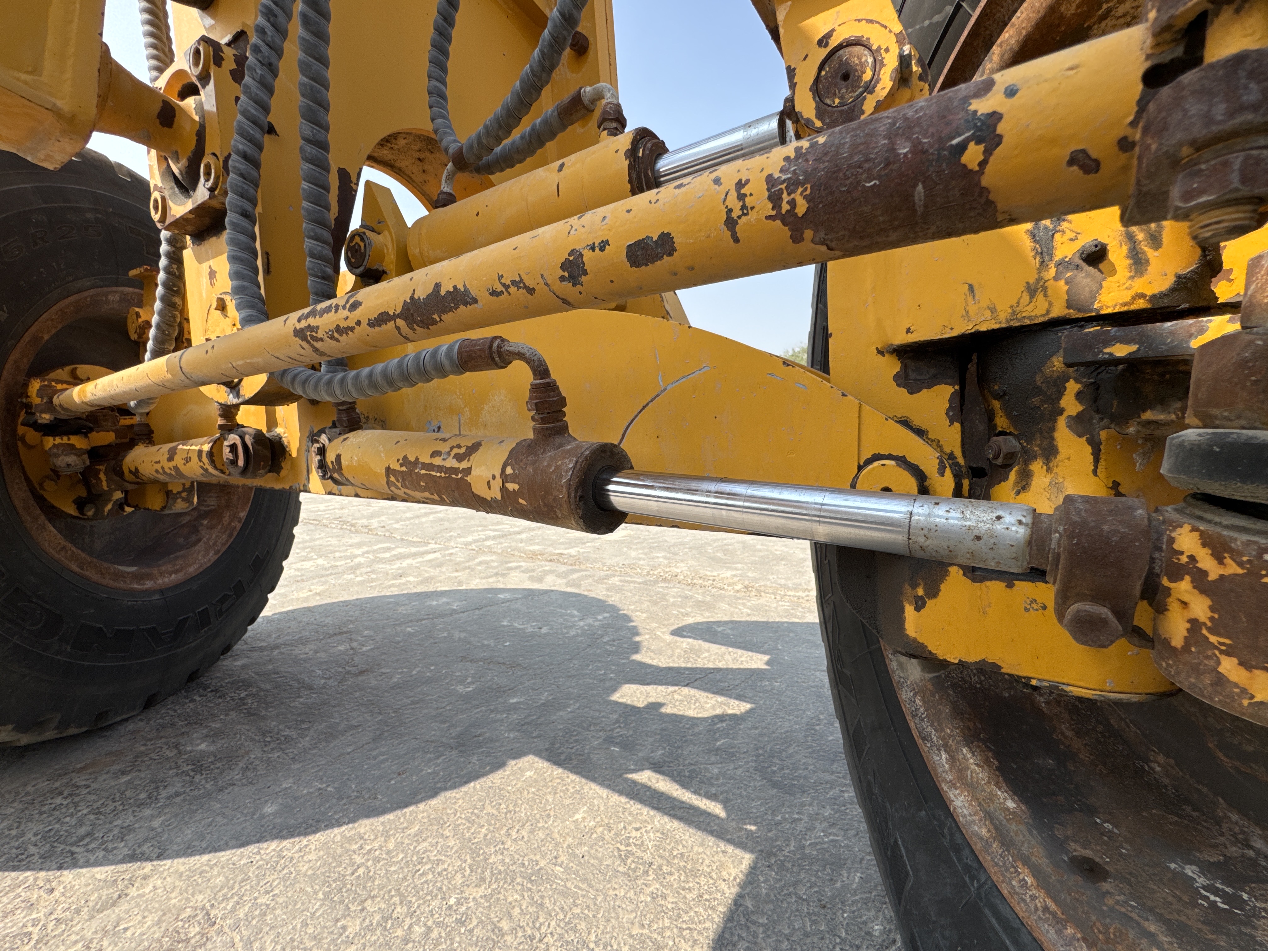 MGG-002-Sany-PQ190-IIA-Motor-graders-inspection-Hydraulics-Steering-cylinders-2