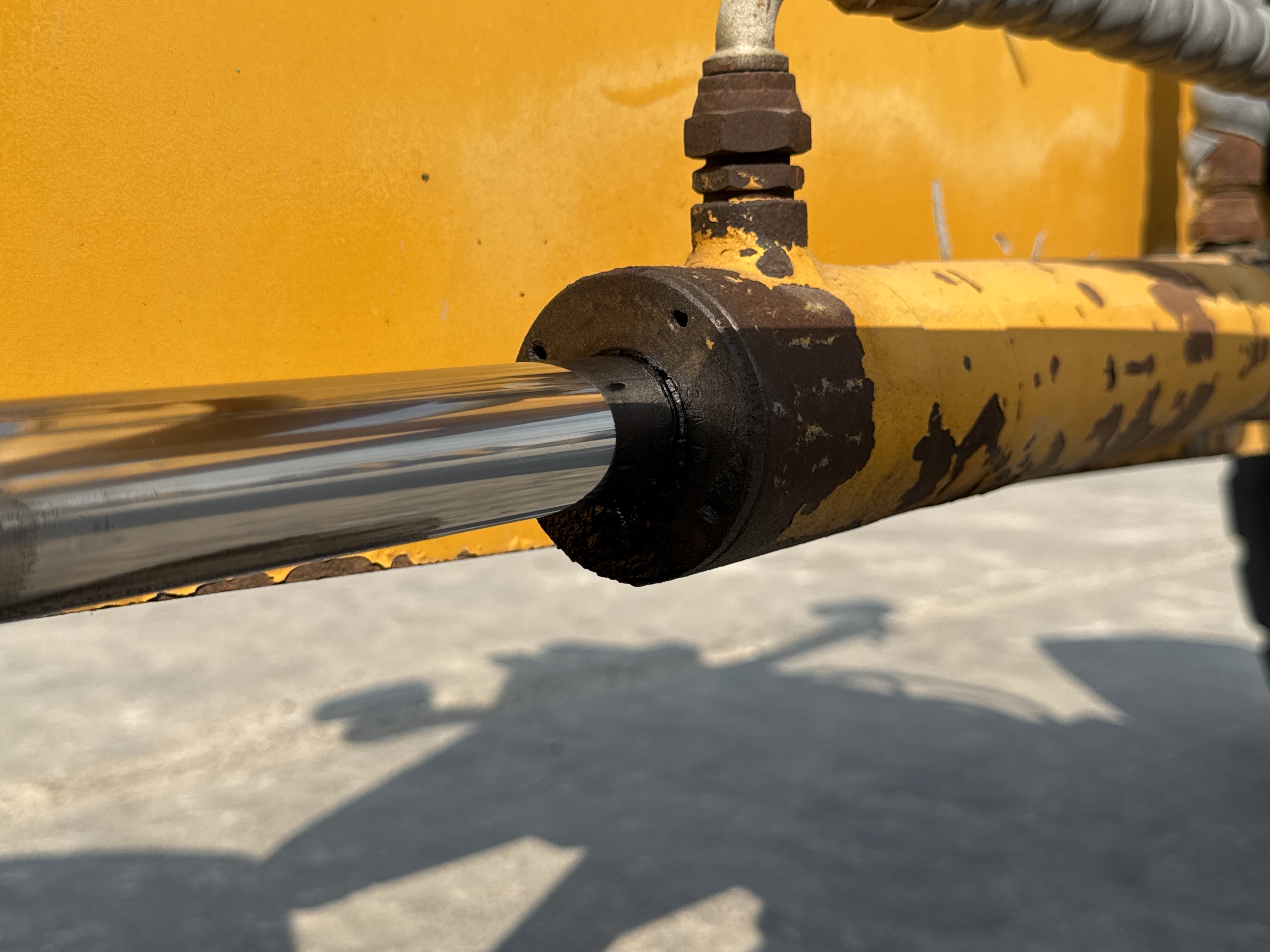 MGG-002-Sany-PQ190-IIA-Motor-graders-inspection-Hydraulics-Steering-cylinders-2