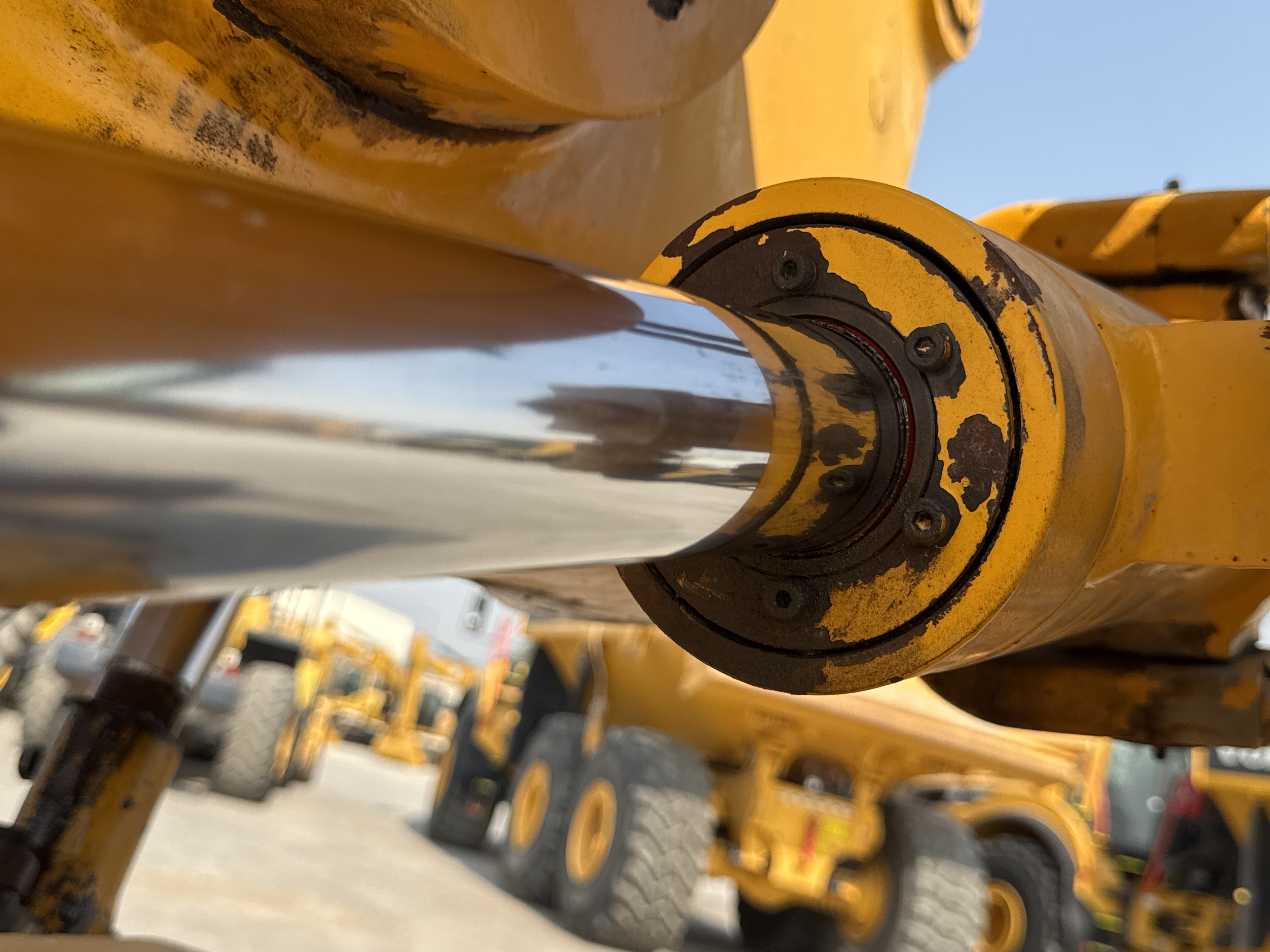 MGG-002-Sany-PQ190-IIA-Motor-graders-inspection-Hydraulics-Centershift-cylinder-2
