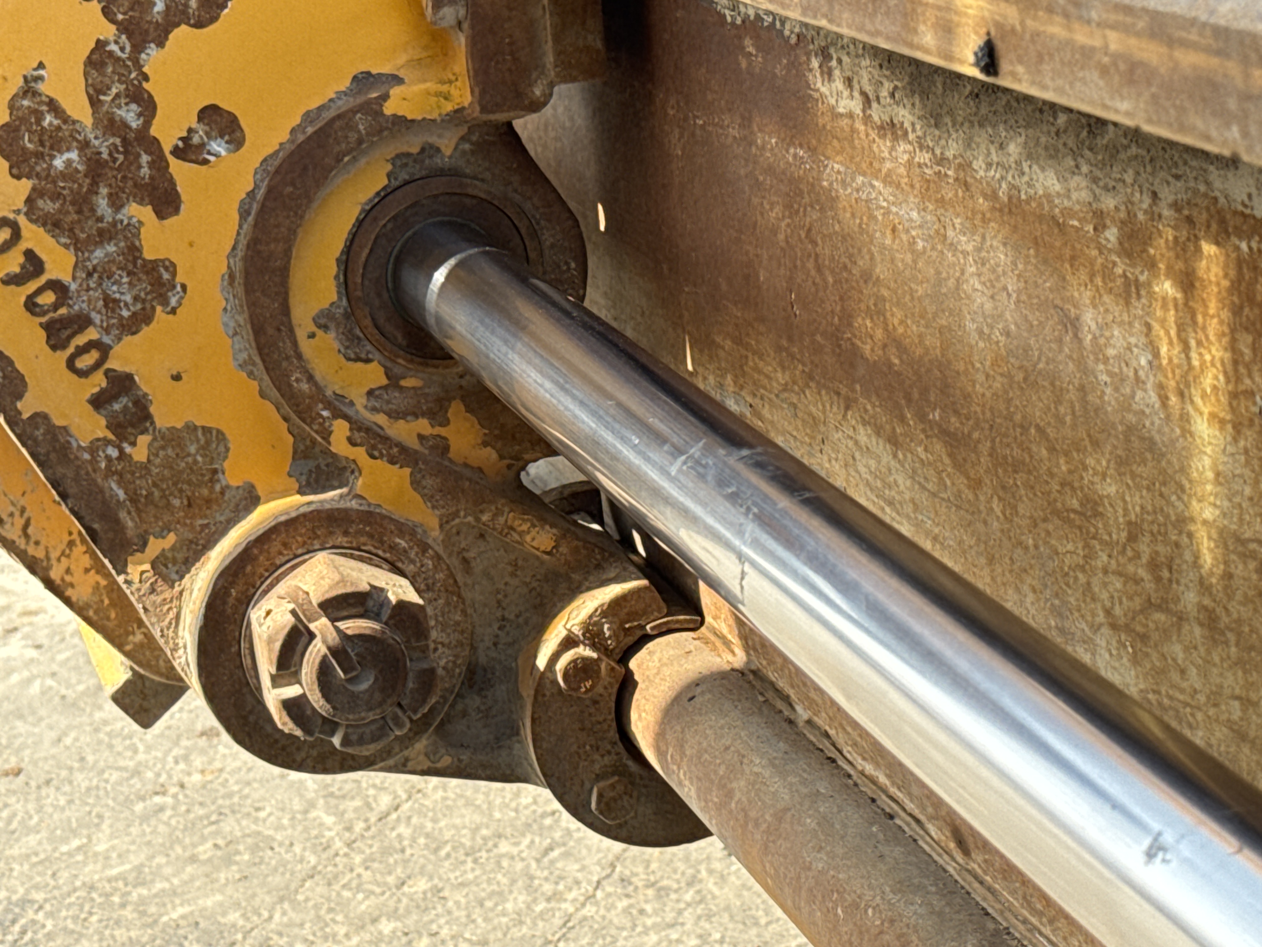 MGG-002-Sany-PQ190-IIA-Motor-graders-inspection-Hydraulics-Sideshift-cylinder-2