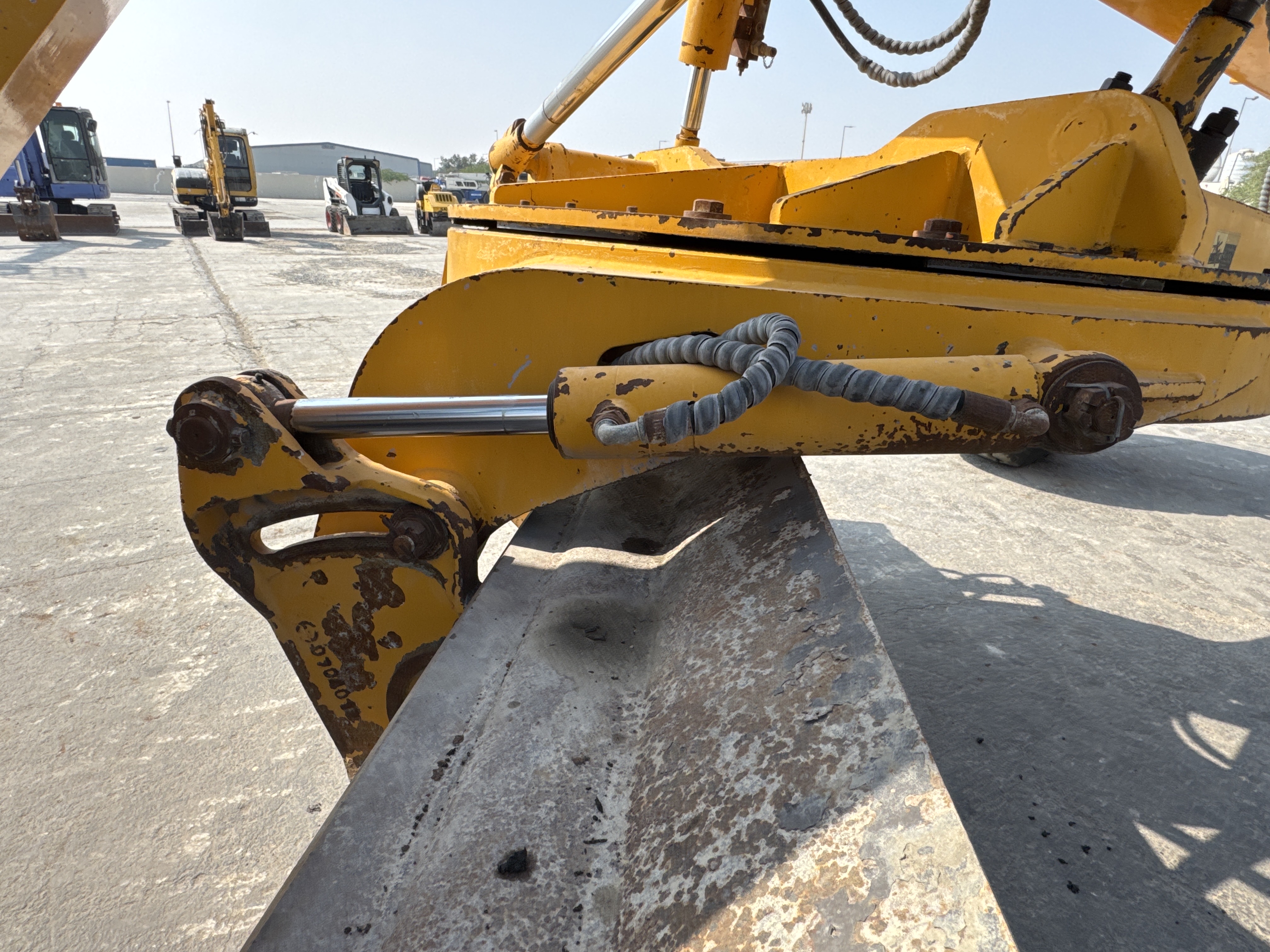 MGG-002-Sany-PQ190-IIA-Motor-graders-inspection-Hydraulics-Blade-tip-cylinder-2