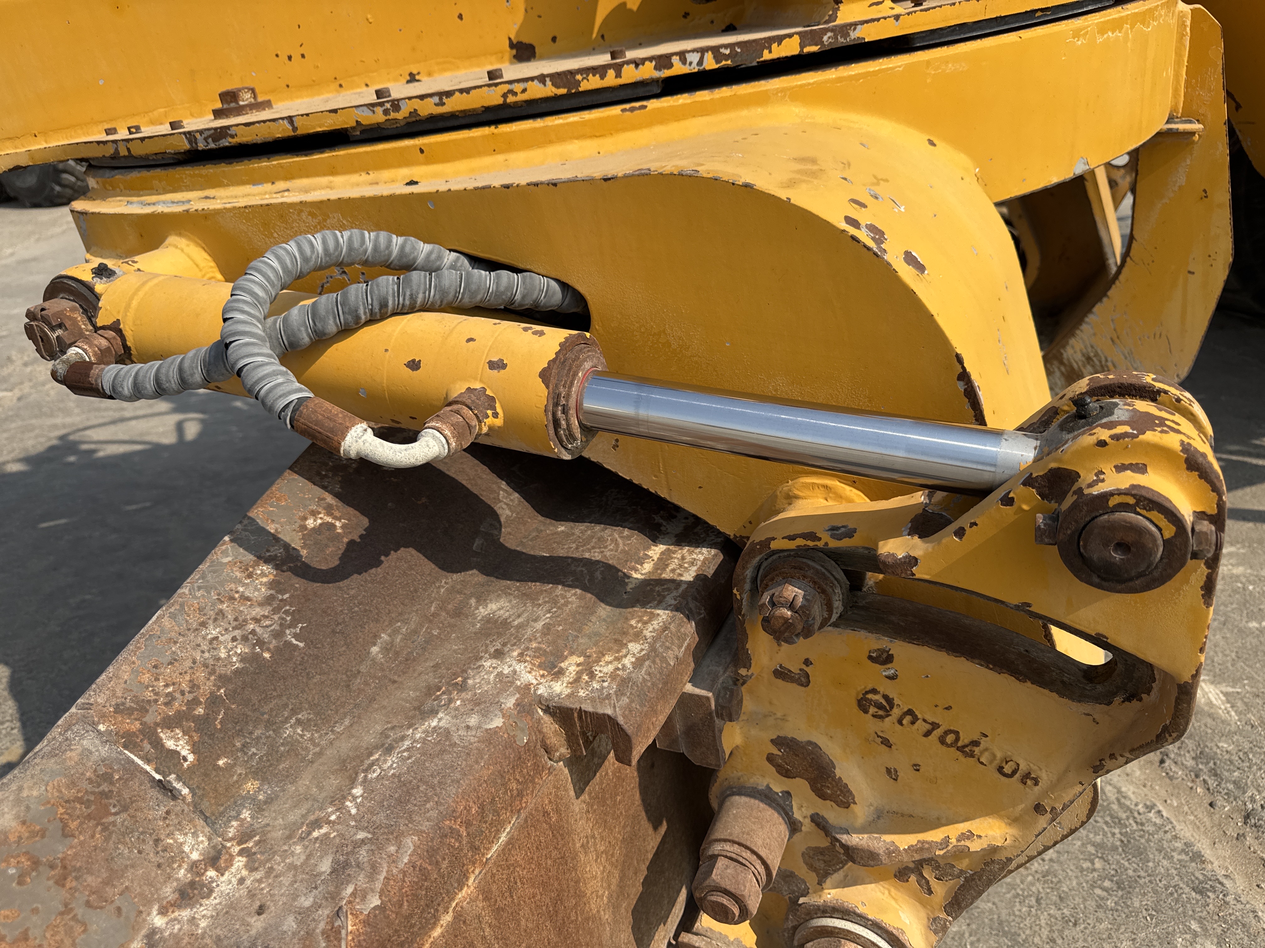 MGG-002-Sany-PQ190-IIA-Motor-graders-inspection-Hydraulics-Blade-tip-cylinder-2