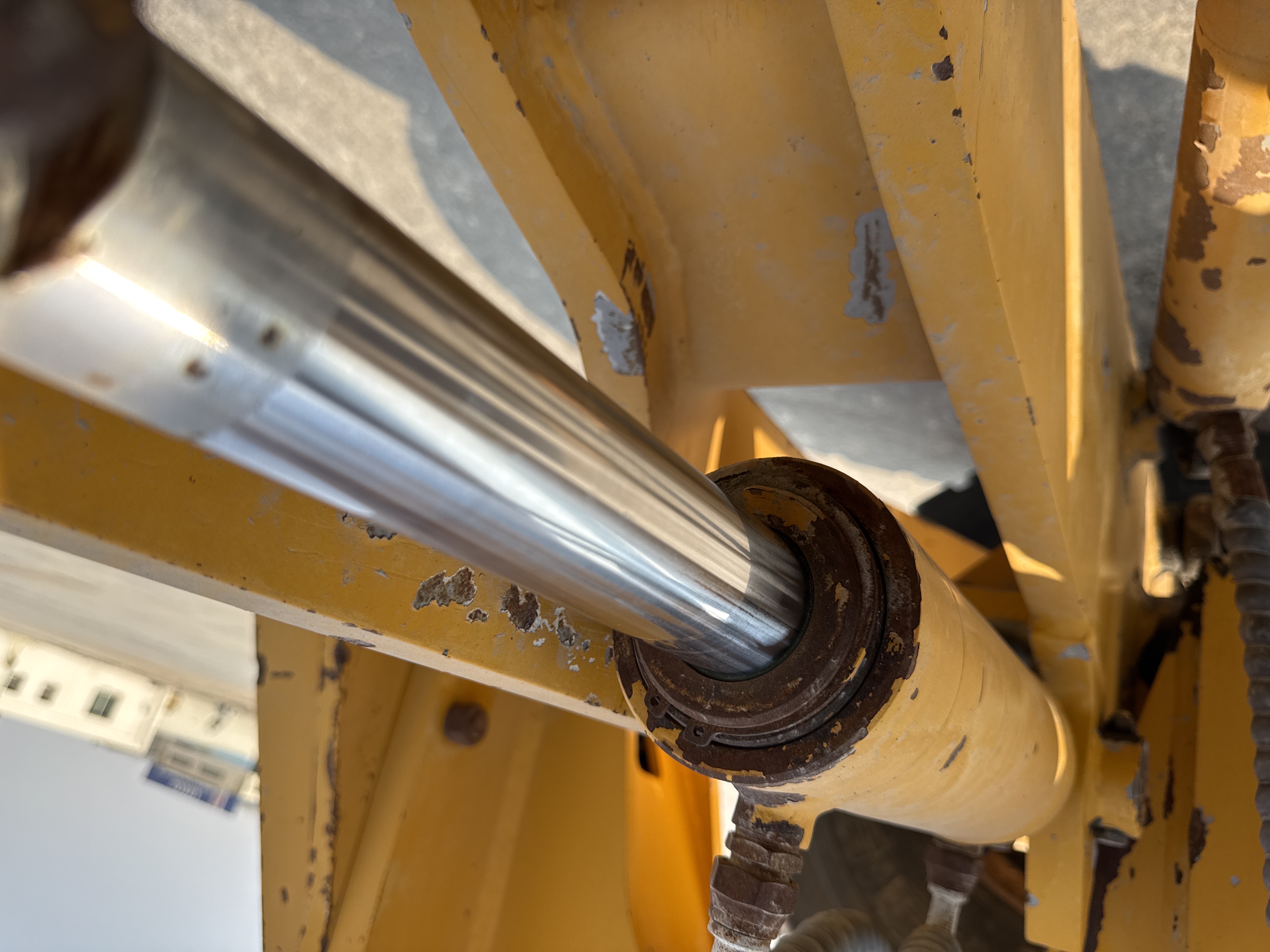 MGG-002-Sany-PQ190-IIA-Motor-graders-inspection-Hydraulics-Wheel-lean-cylinder-2