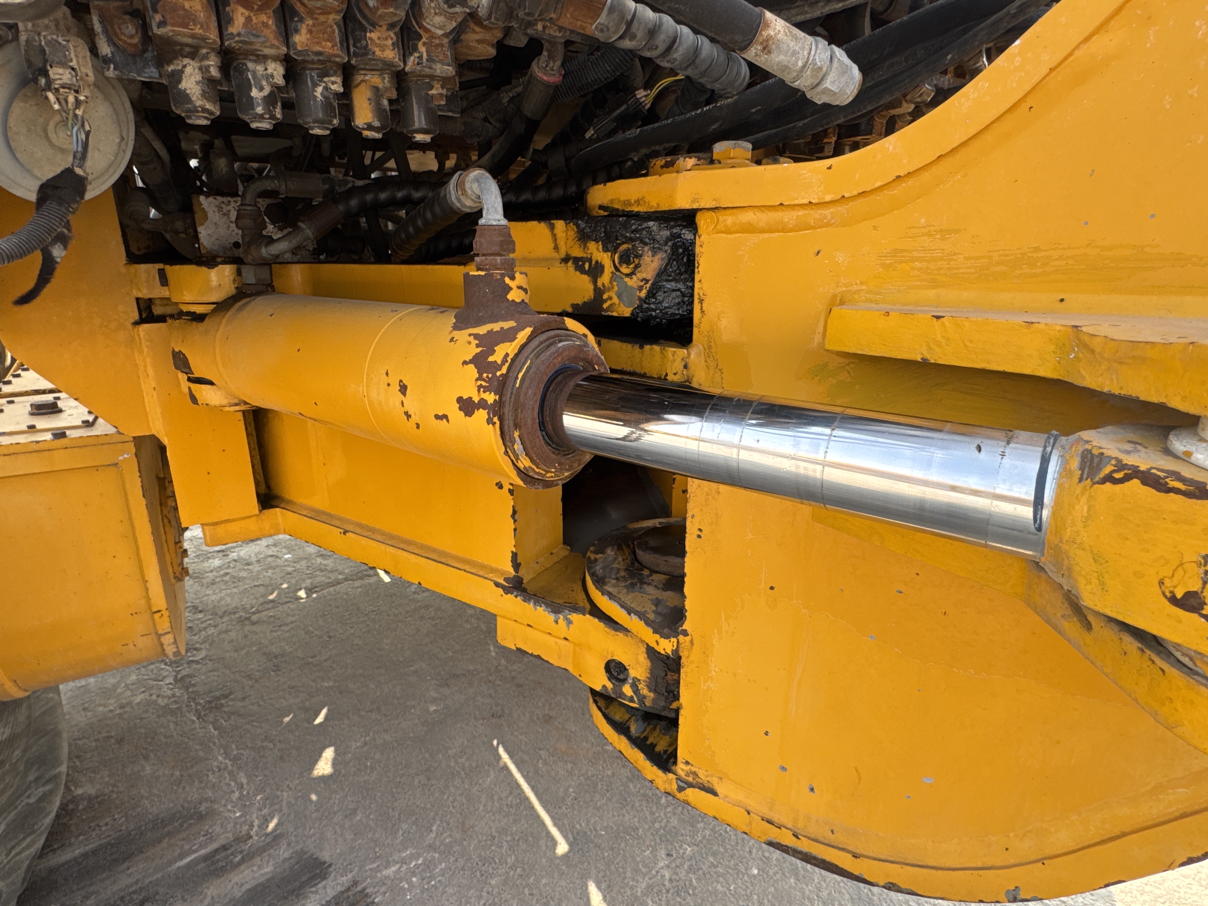 MGG-002-Sany-PQ190-IIA-Motor-graders-inspection-Hydraulics-Articulation-cylinder-2