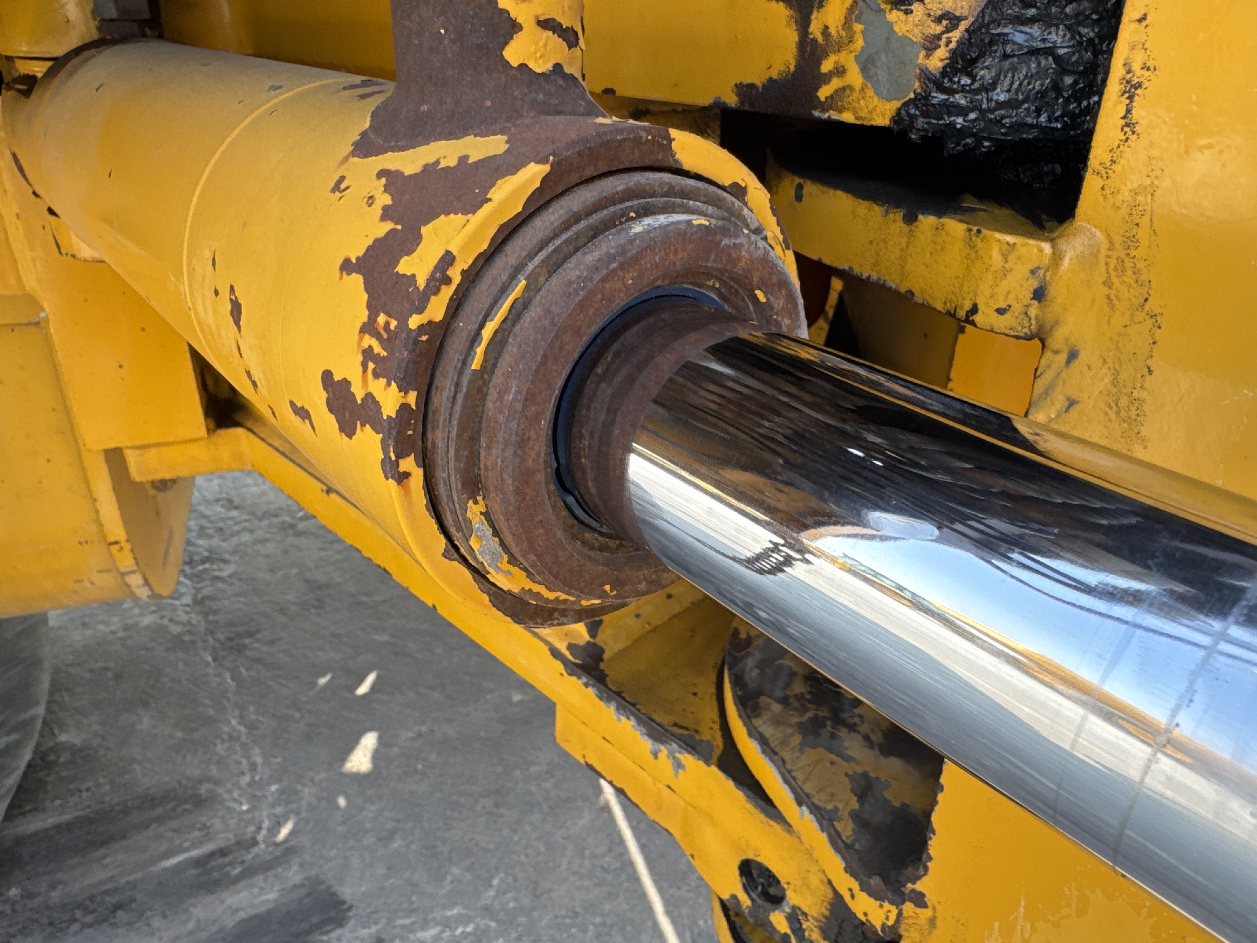 MGG-002-Sany-PQ190-IIA-Motor-graders-inspection-Hydraulics-Articulation-cylinder-2