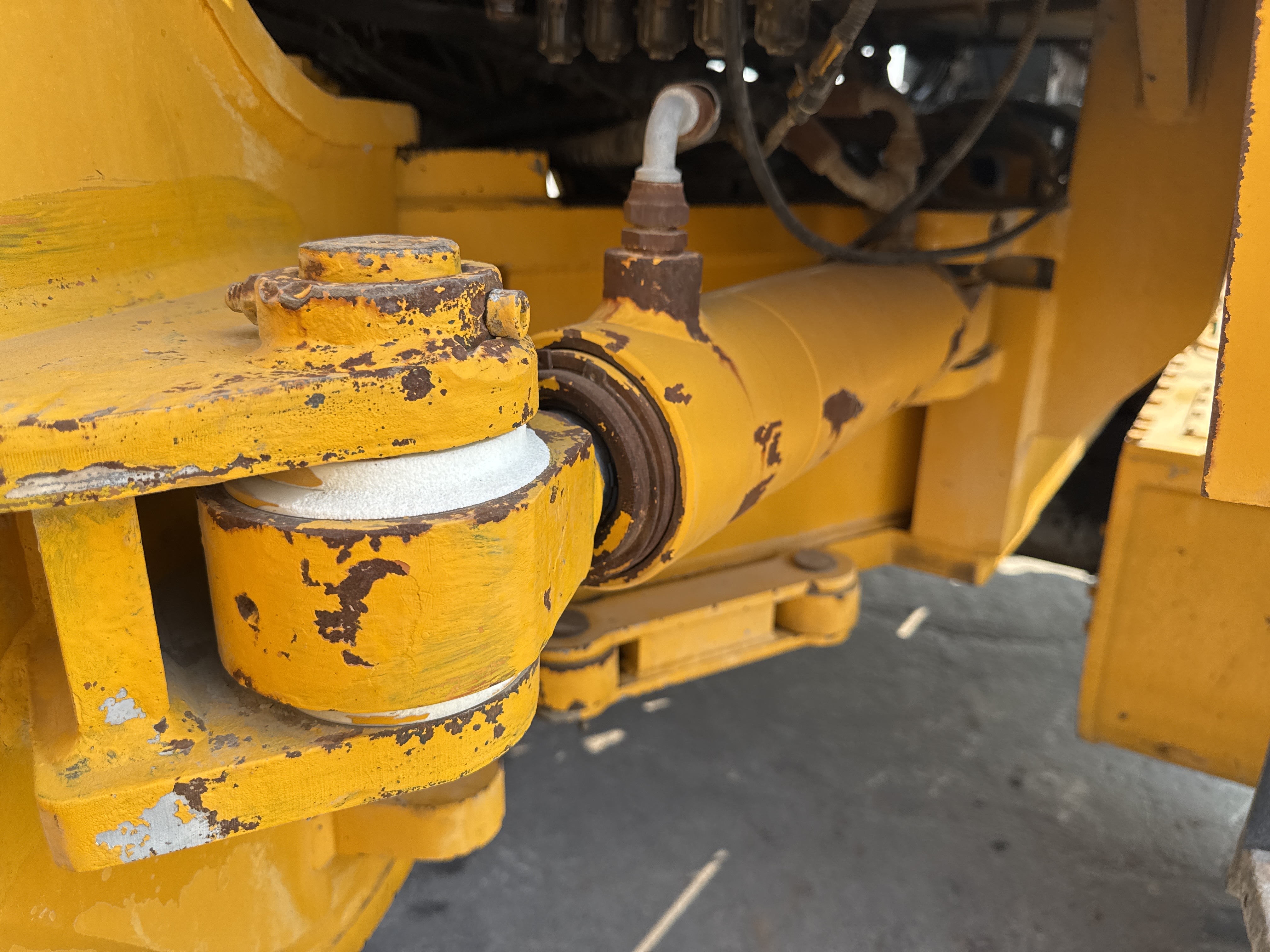 MGG-002-Sany-PQ190-IIA-Motor-graders-inspection-Hydraulics-Articulation-cylinder-2