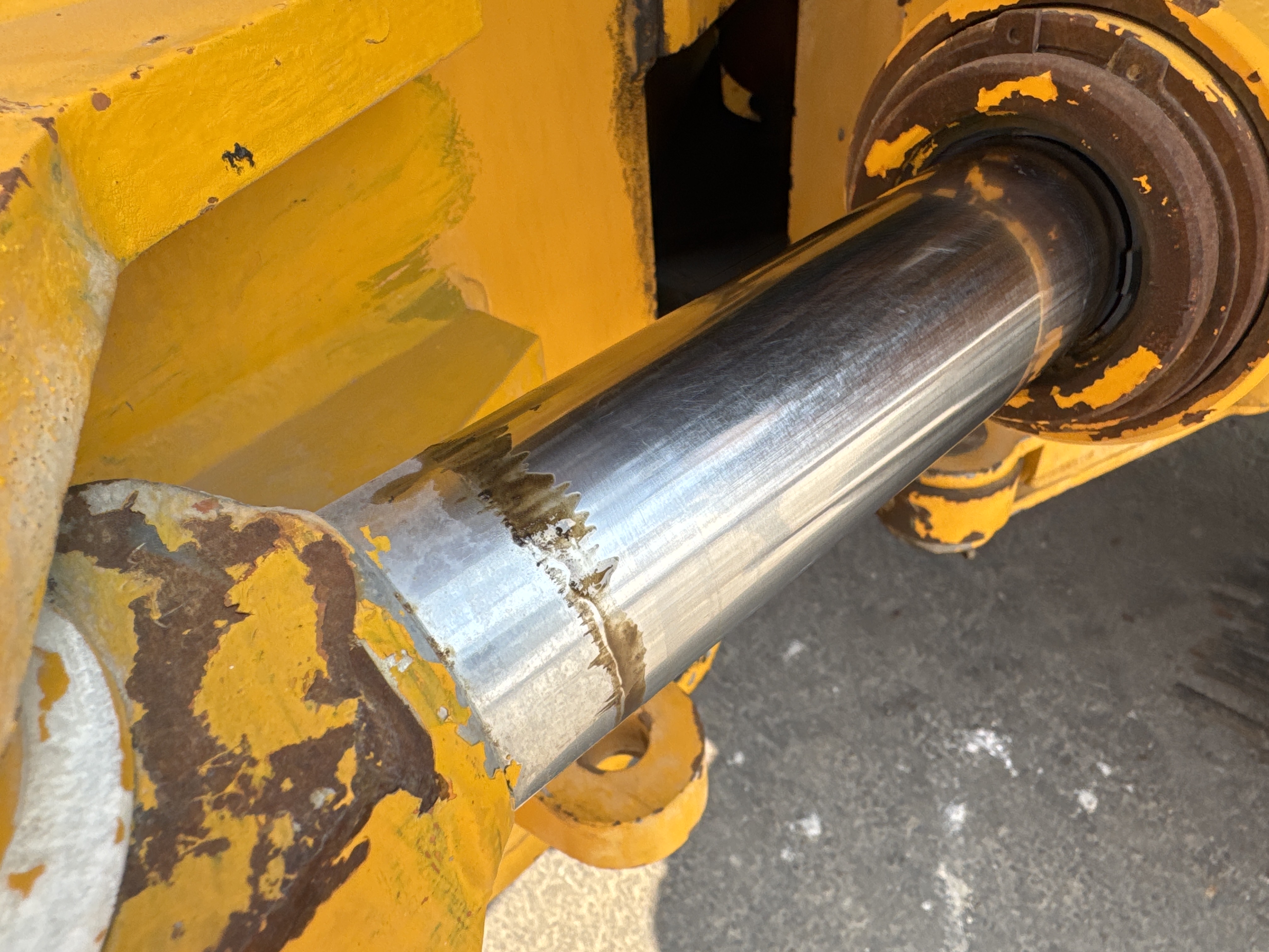 MGG-002-Sany-PQ190-IIA-Motor-graders-inspection-Hydraulics-Articulation-cylinder-2