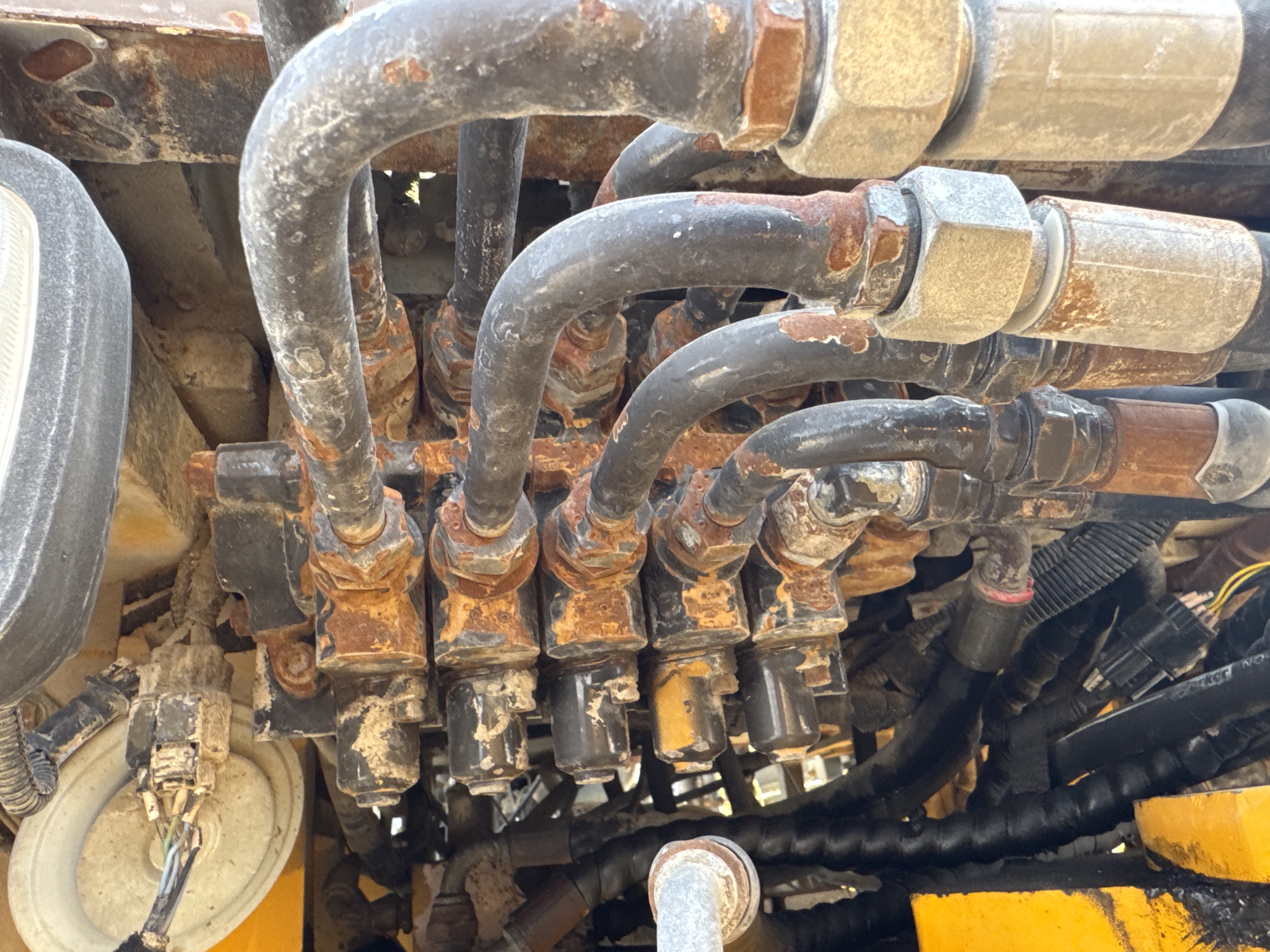 MGG-002-Sany-PQ190-IIA-Motor-graders-inspection-Hydraulics-Main-control-valve-(MCV)-2