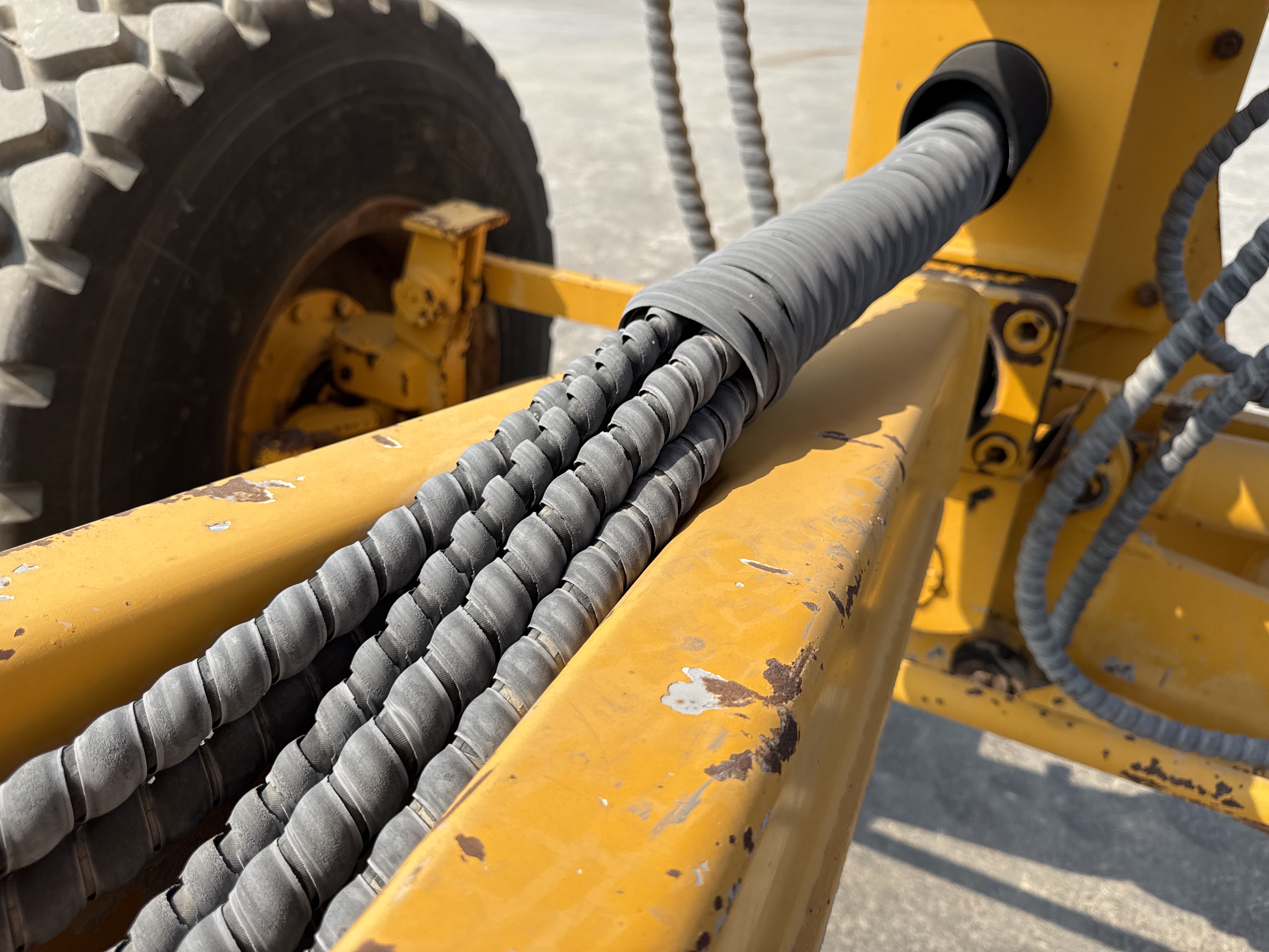 MGG-002-Sany-PQ190-IIA-Motor-graders-inspection-Hydraulics-Hydraulic-hoses-and-lines-2
