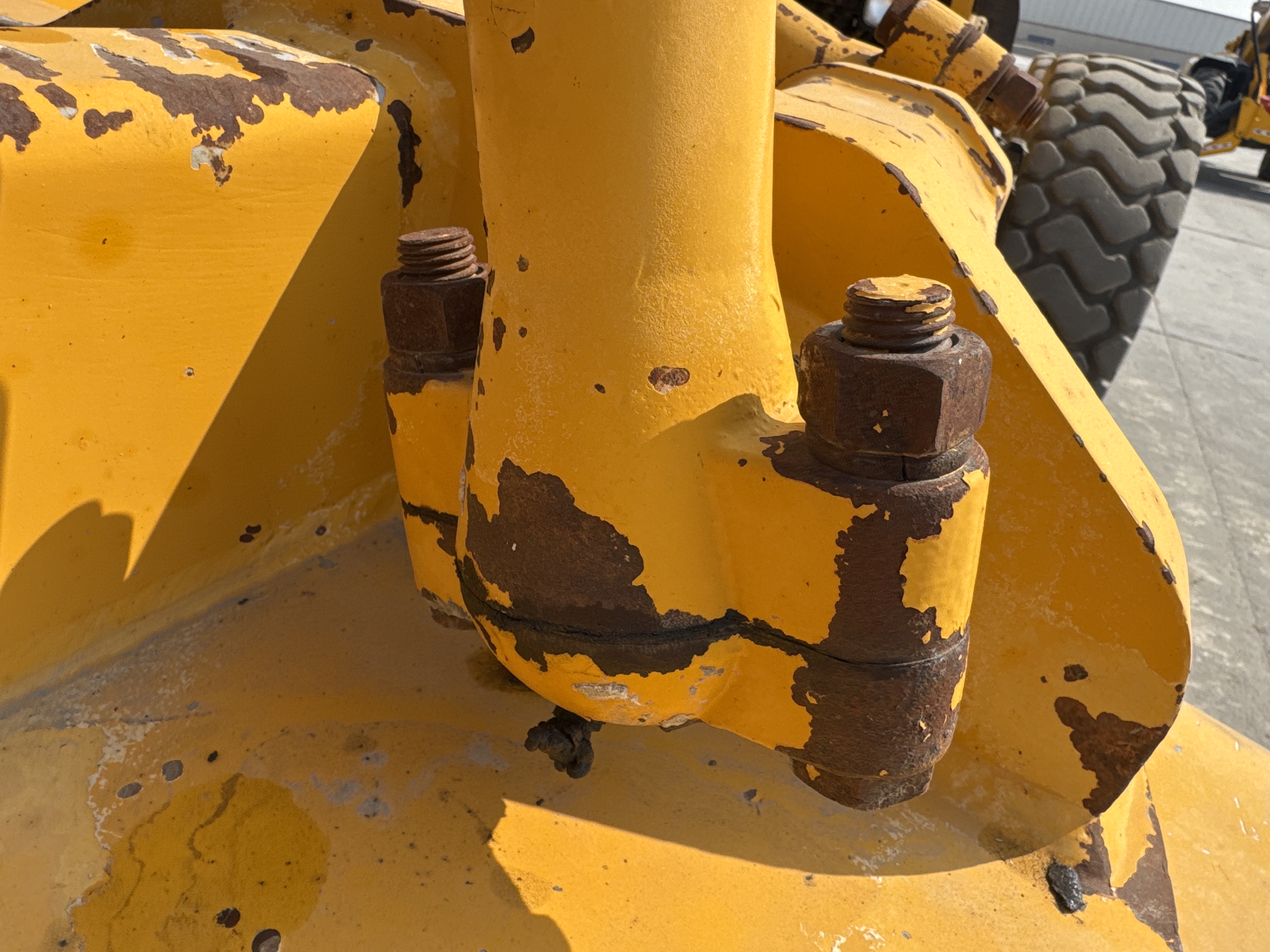 MGG-002-Sany-PQ190-IIA-Motor-graders-inspection-Hydraulics-Hydraulic-pins-/-locks-2