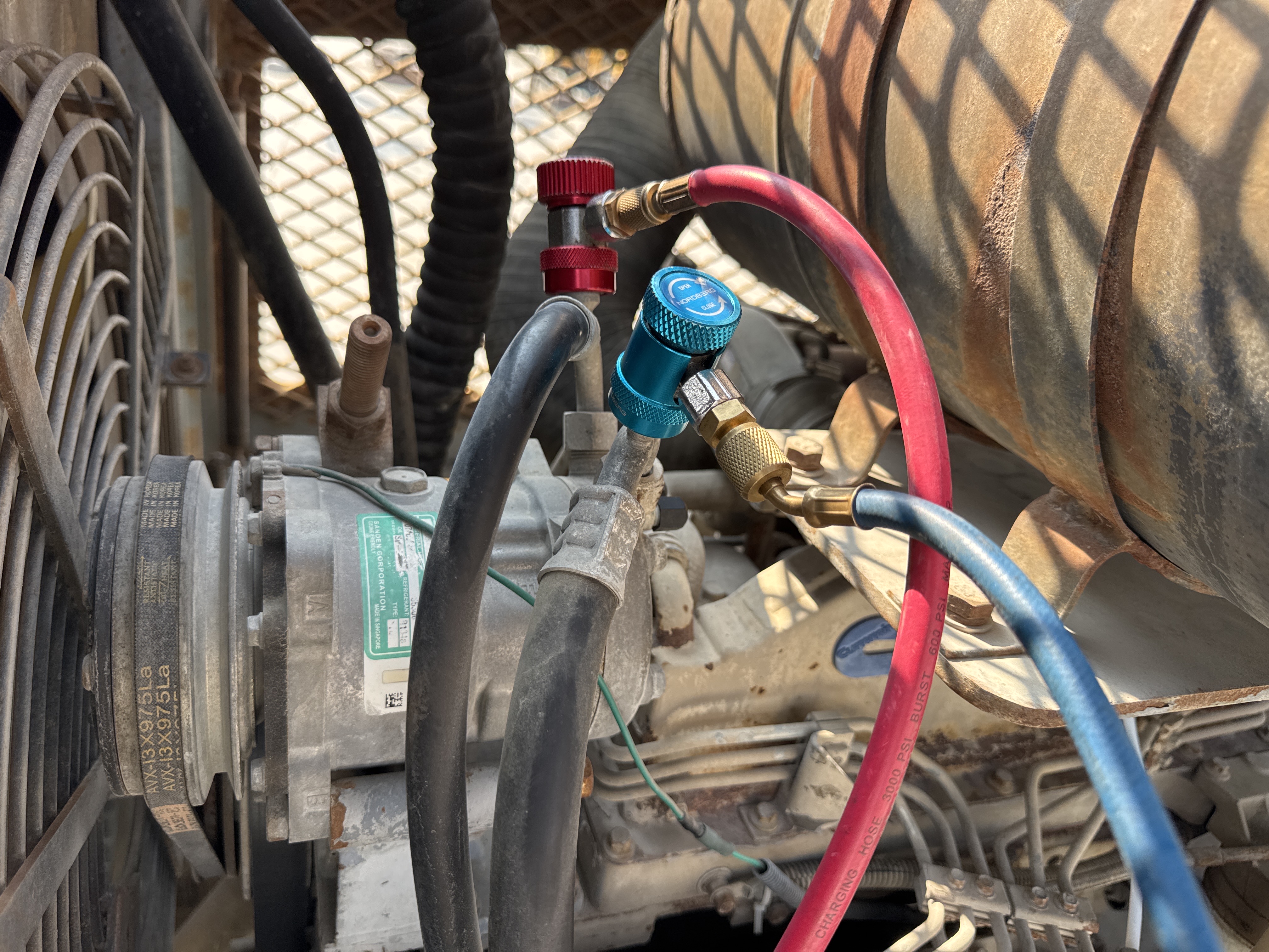 MGG-002-Sany-PQ190-IIA-Motor-graders-inspection-Air-conditioning-A/C-compressor-2