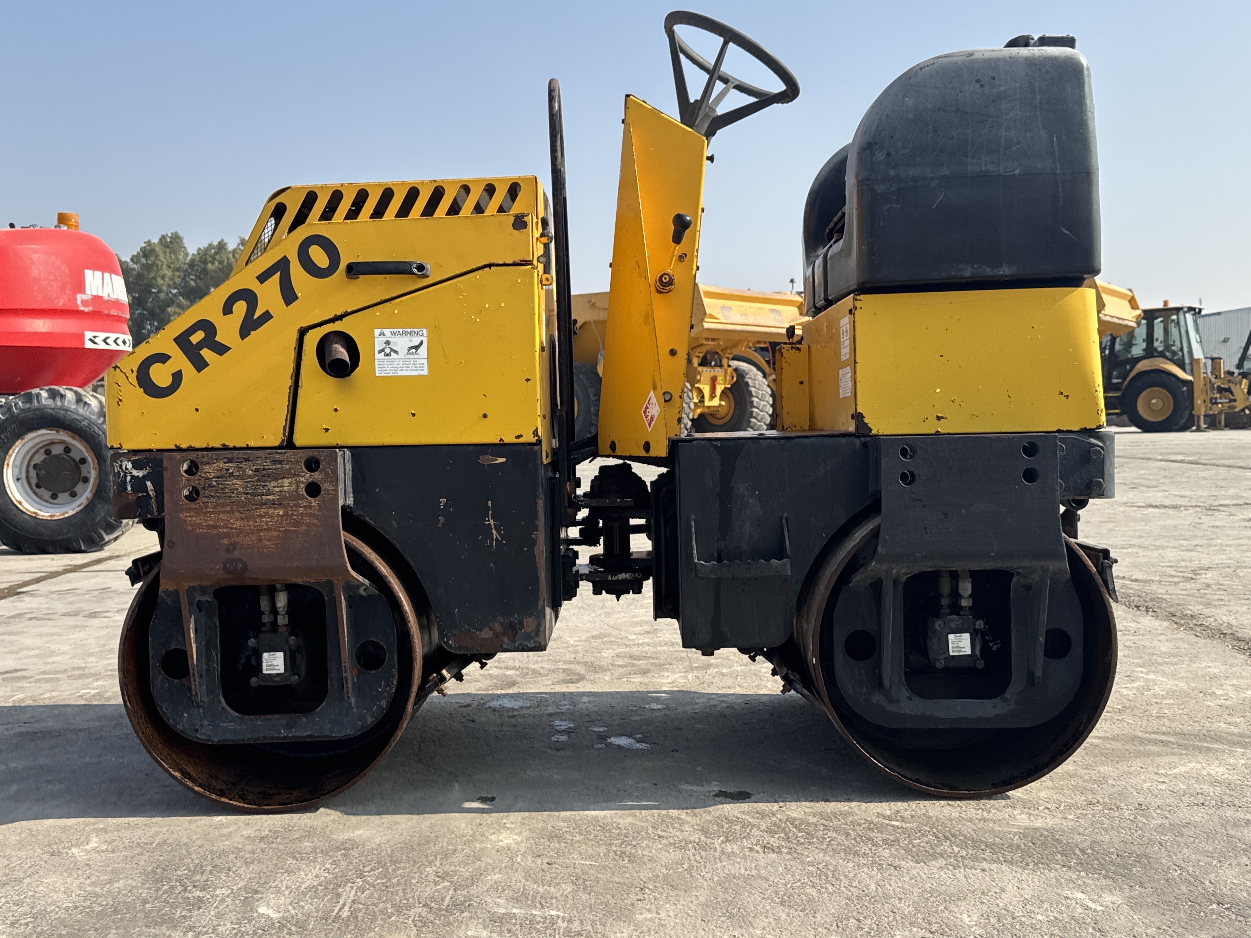 SRC-005-Sakai-CR270-Tandem-rollers-inspection-Structure-Paint-2