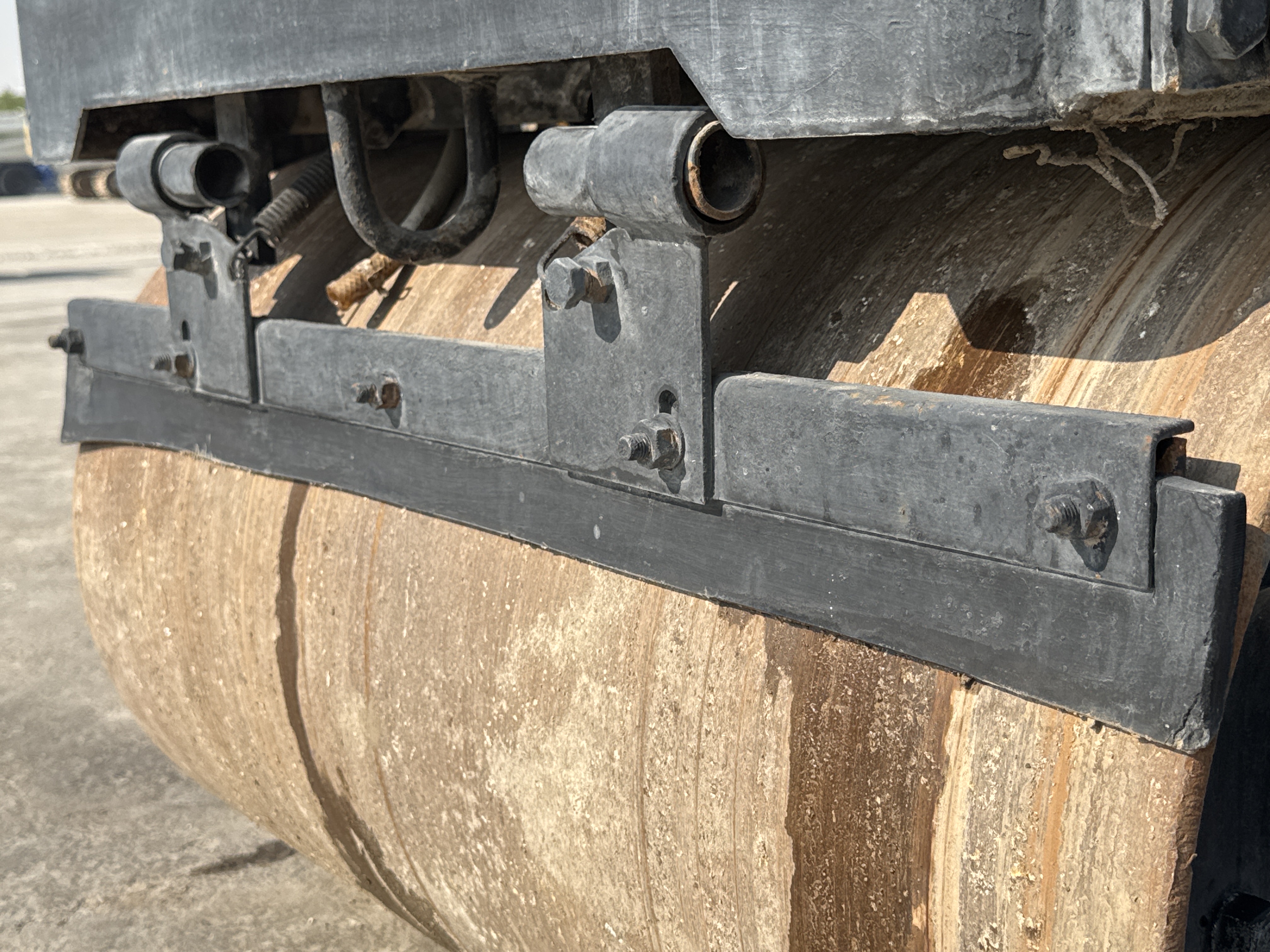 SRC-005-Sakai-CR270-Tandem-rollers-inspection-Structure-Rear-scrapers-2