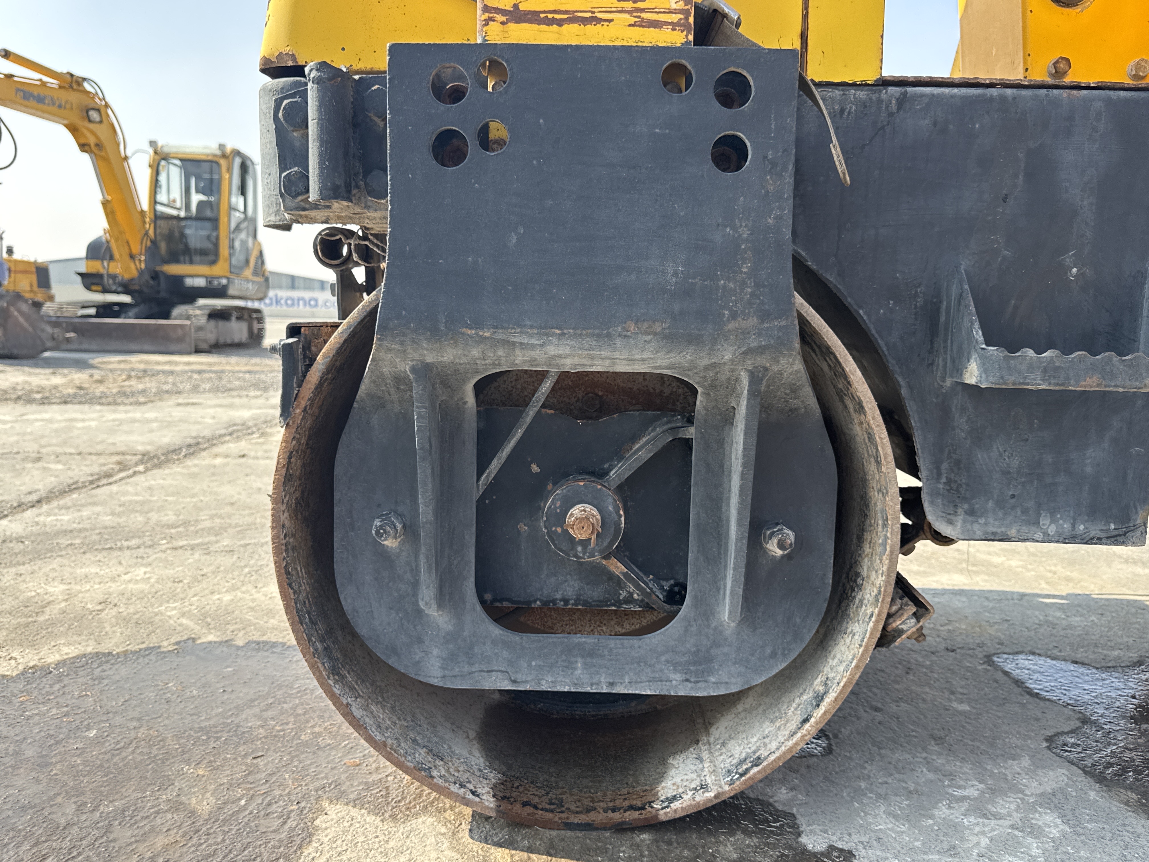 SRC-005-Sakai-CR270-Tandem-rollers-inspection-Chassis-Rear-drum-forks-2
