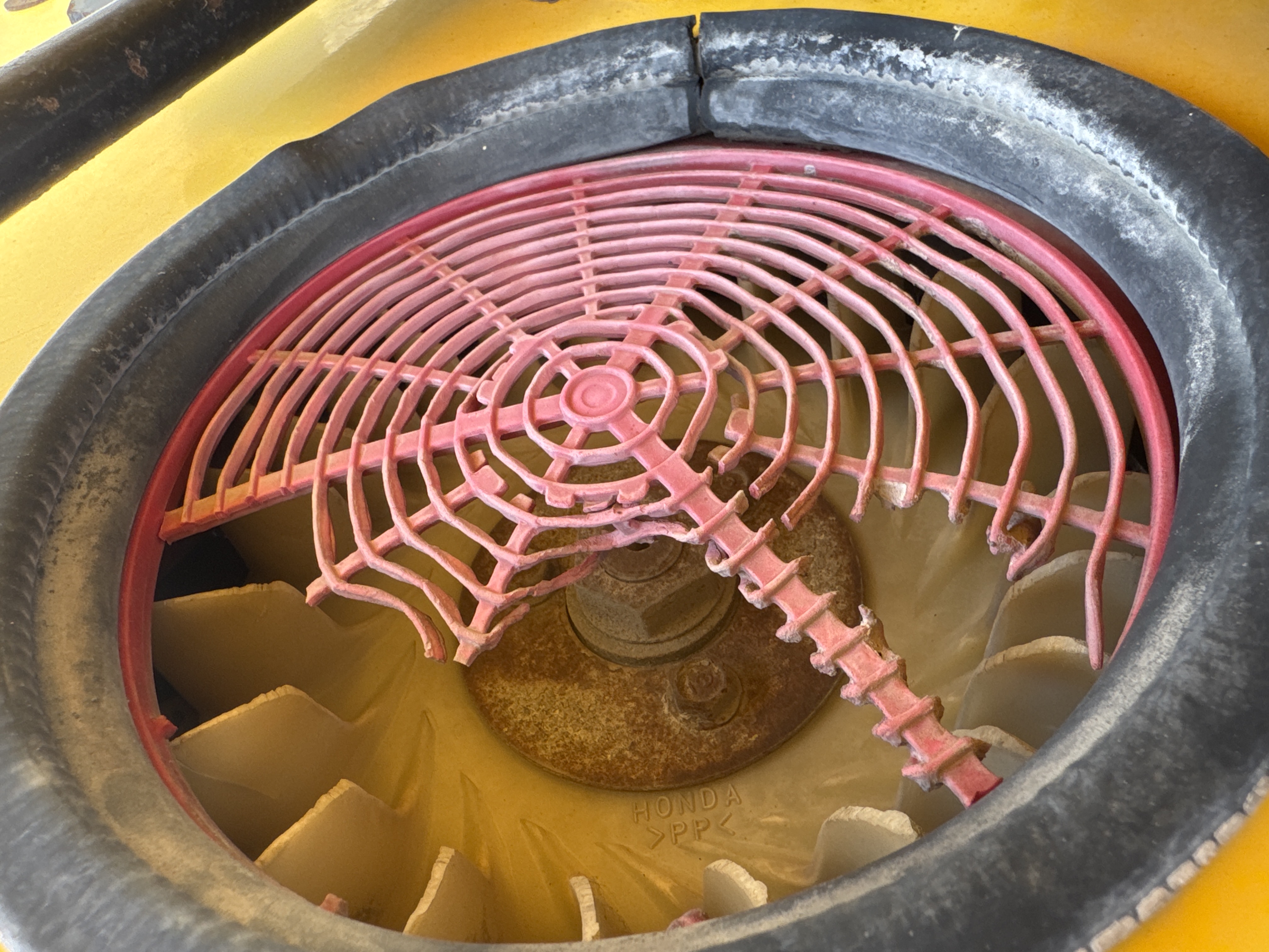 SRC-005-Sakai-CR270-Tandem-rollers-inspection-Engine-Cooling-fan-and-fan-guard-2