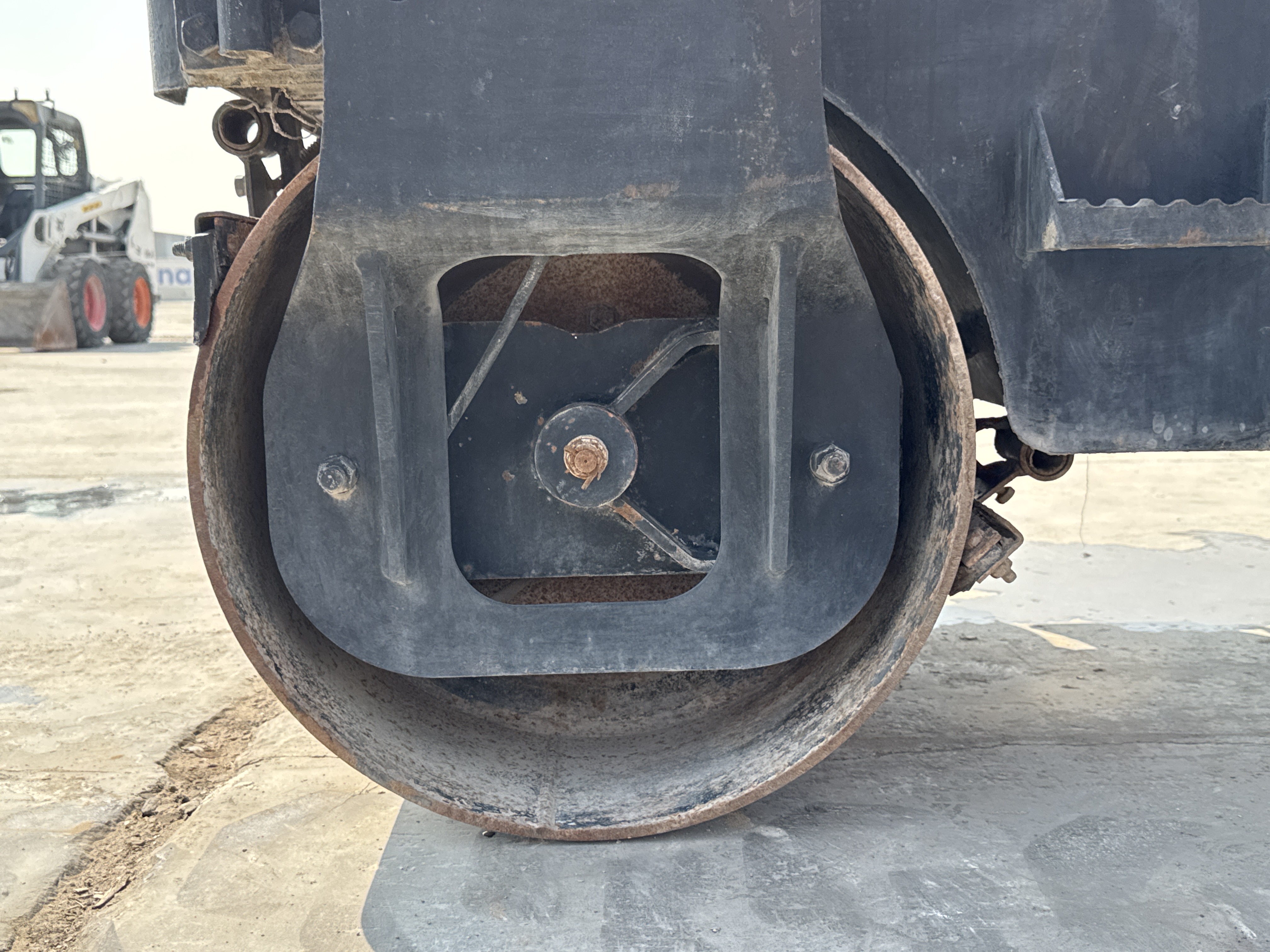 SRC-005-Sakai-CR270-Tandem-rollers-inspection-Chassis-Rear-drum-2