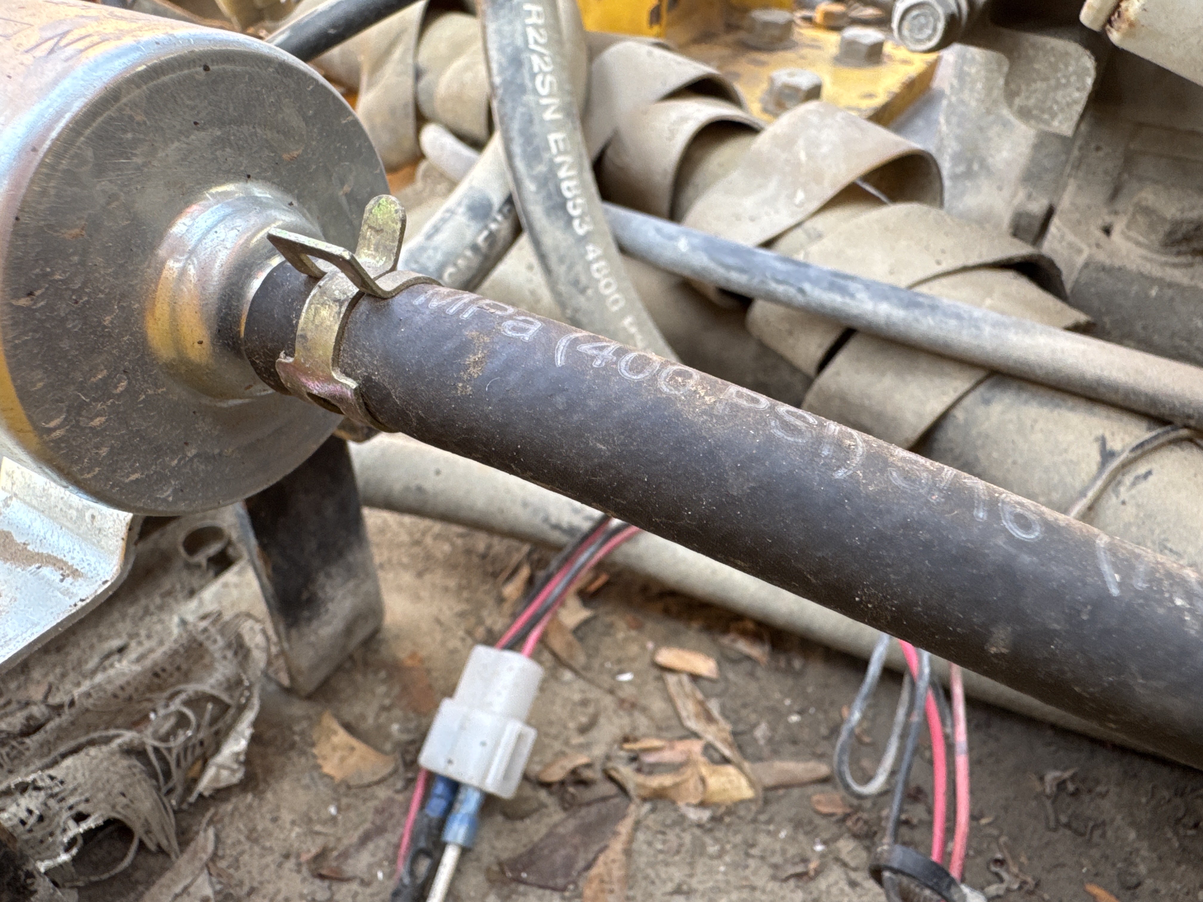 SRC-005-Sakai-CR270-Tandem-rollers-inspection-Engine-Hoses-1