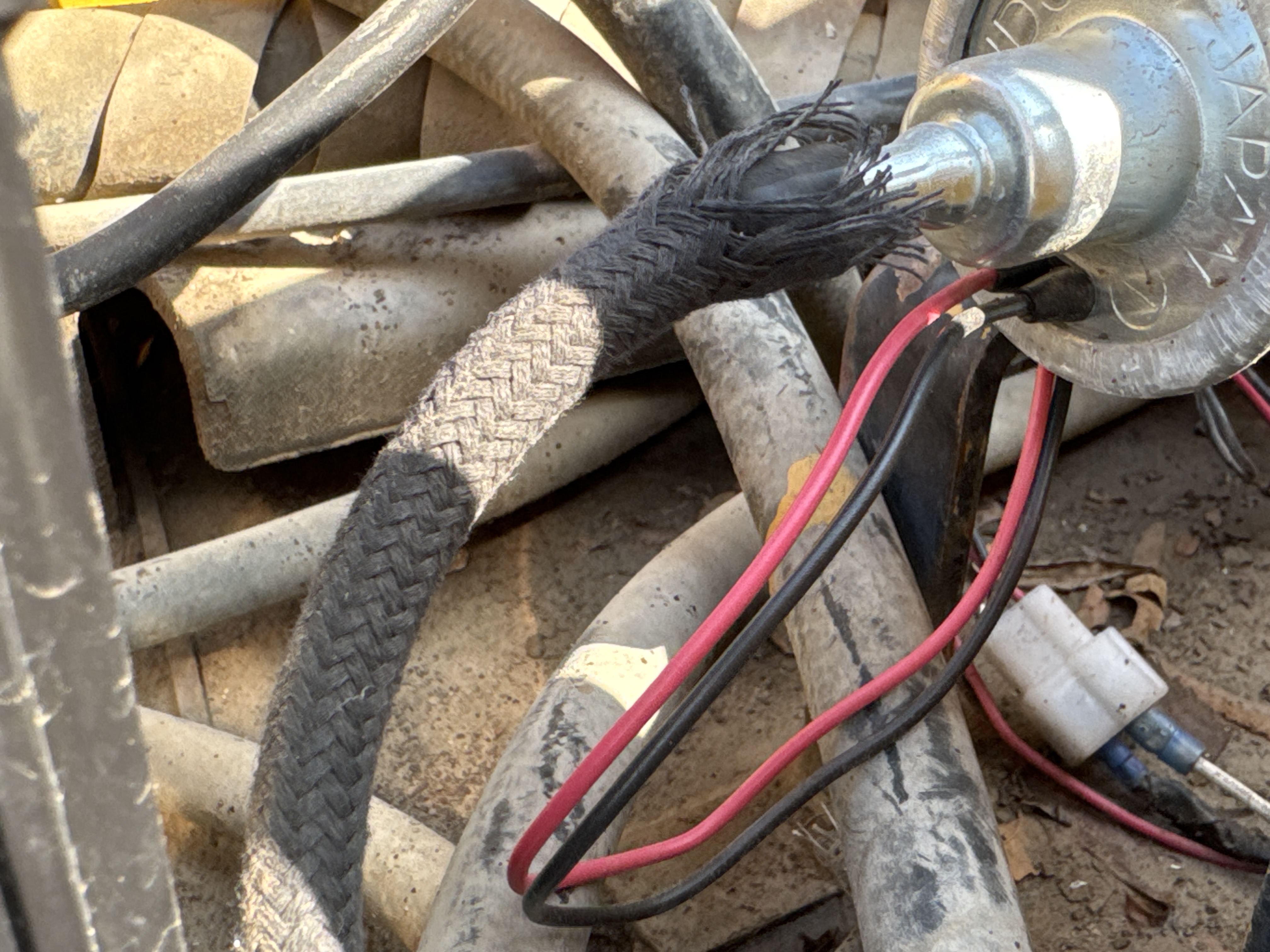SRC-005-Sakai-CR270-Tandem-rollers-inspection-Engine-Hoses-2