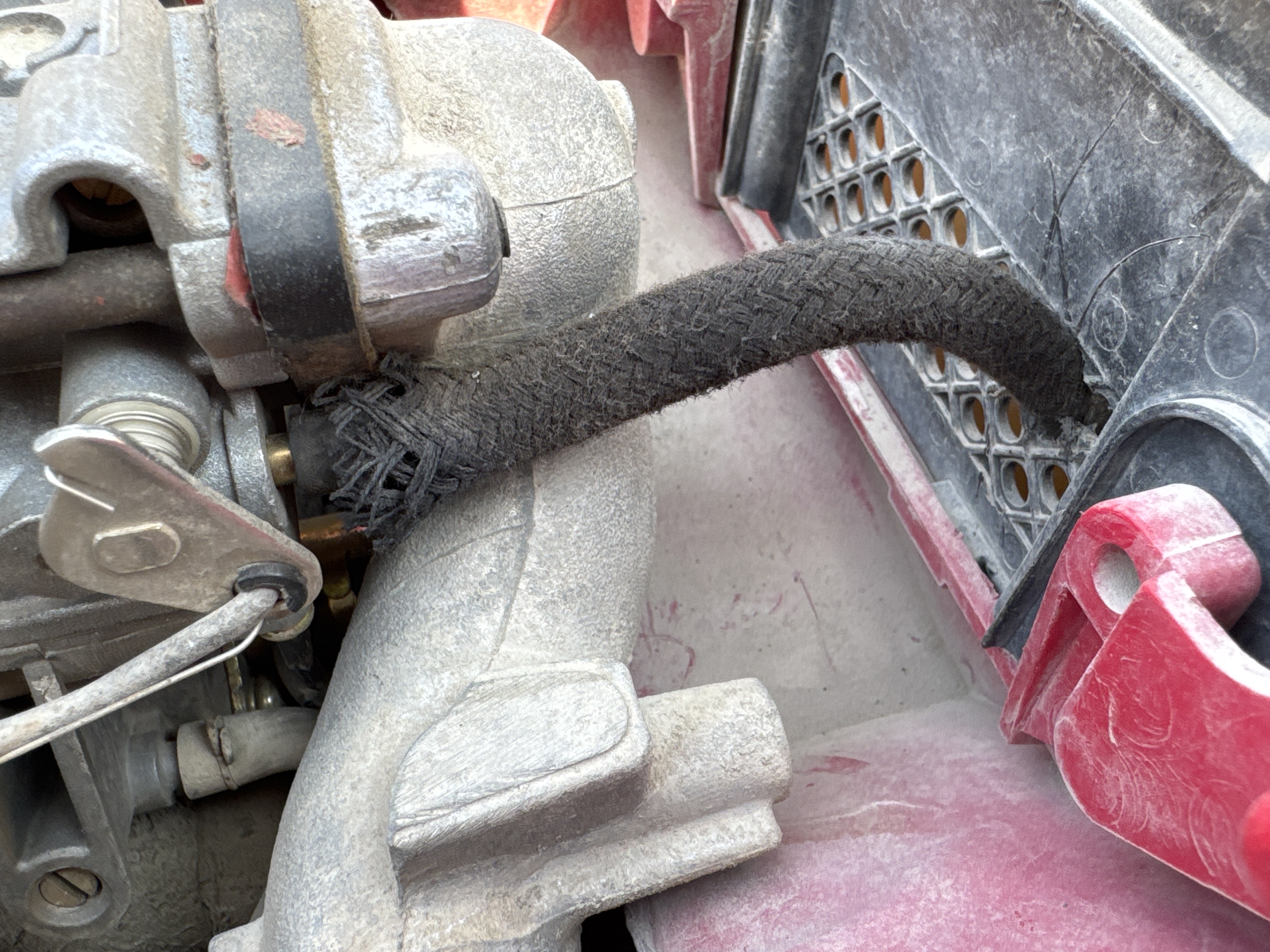 SRC-005-Sakai-CR270-Tandem-rollers-inspection-Engine-Hoses-4