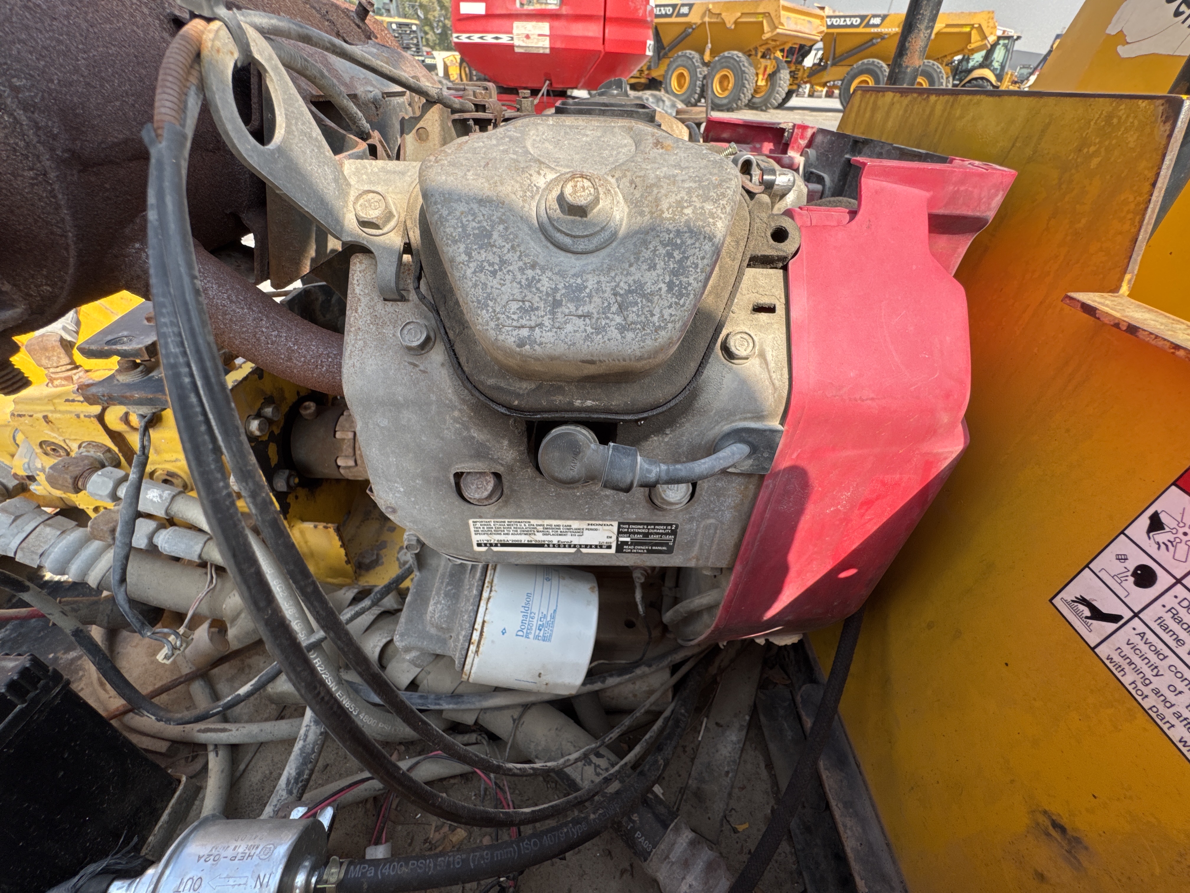 SRC-005-Sakai-CR270-Tandem-rollers-inspection-Engine-Engine-oil-leaks-2